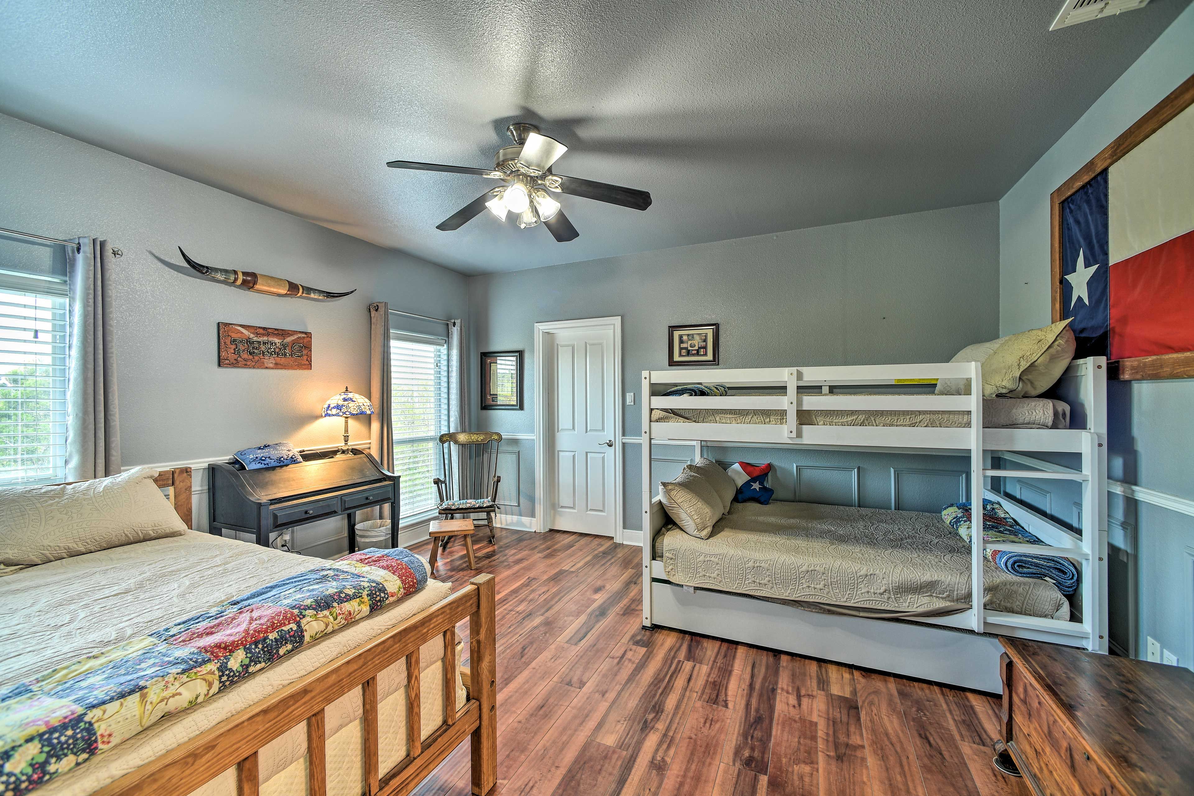 Bedroom 4 (Texas Room) | Full Bunk Bed w/ Full Trundle | Twin Bed