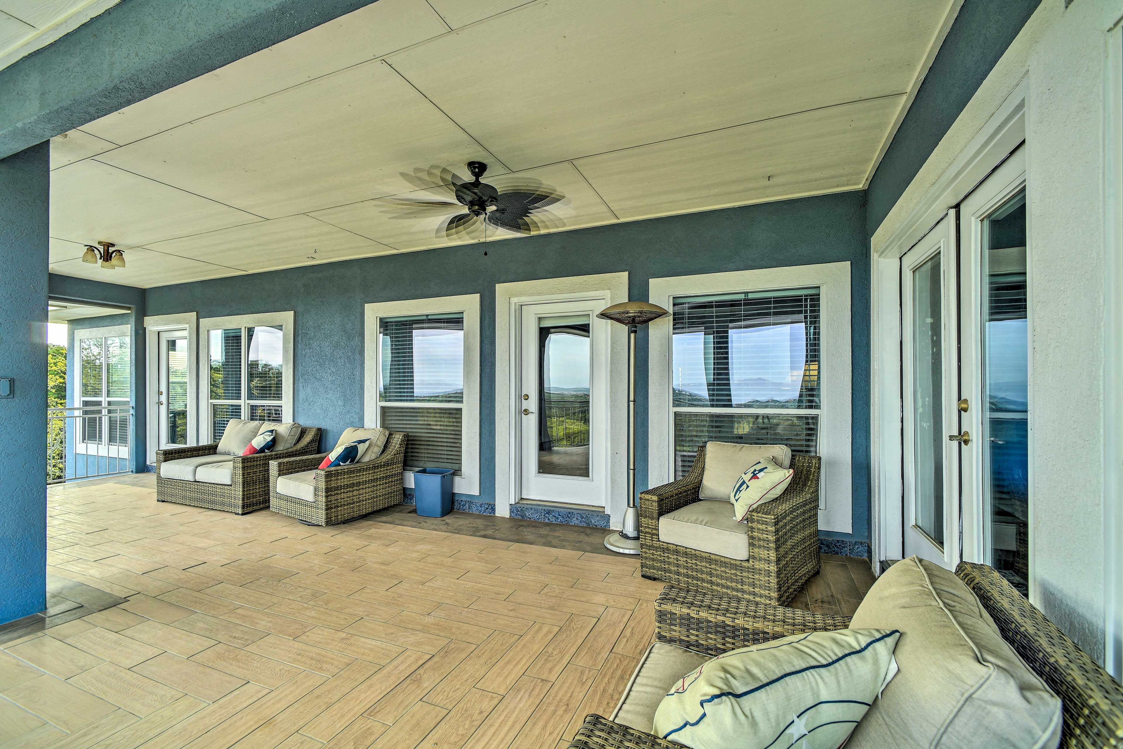 Covered Furnished Deck