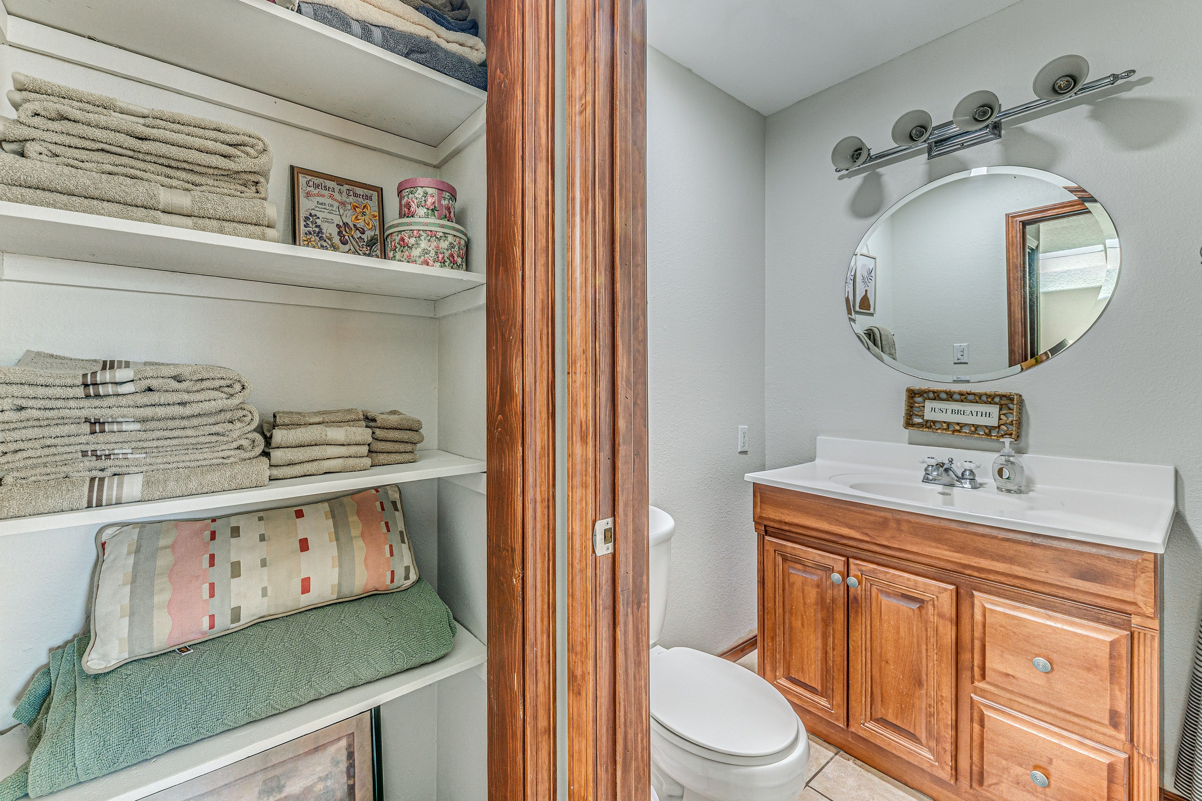 Full Bathroom | 2nd Floor | Linens & Towels Provided