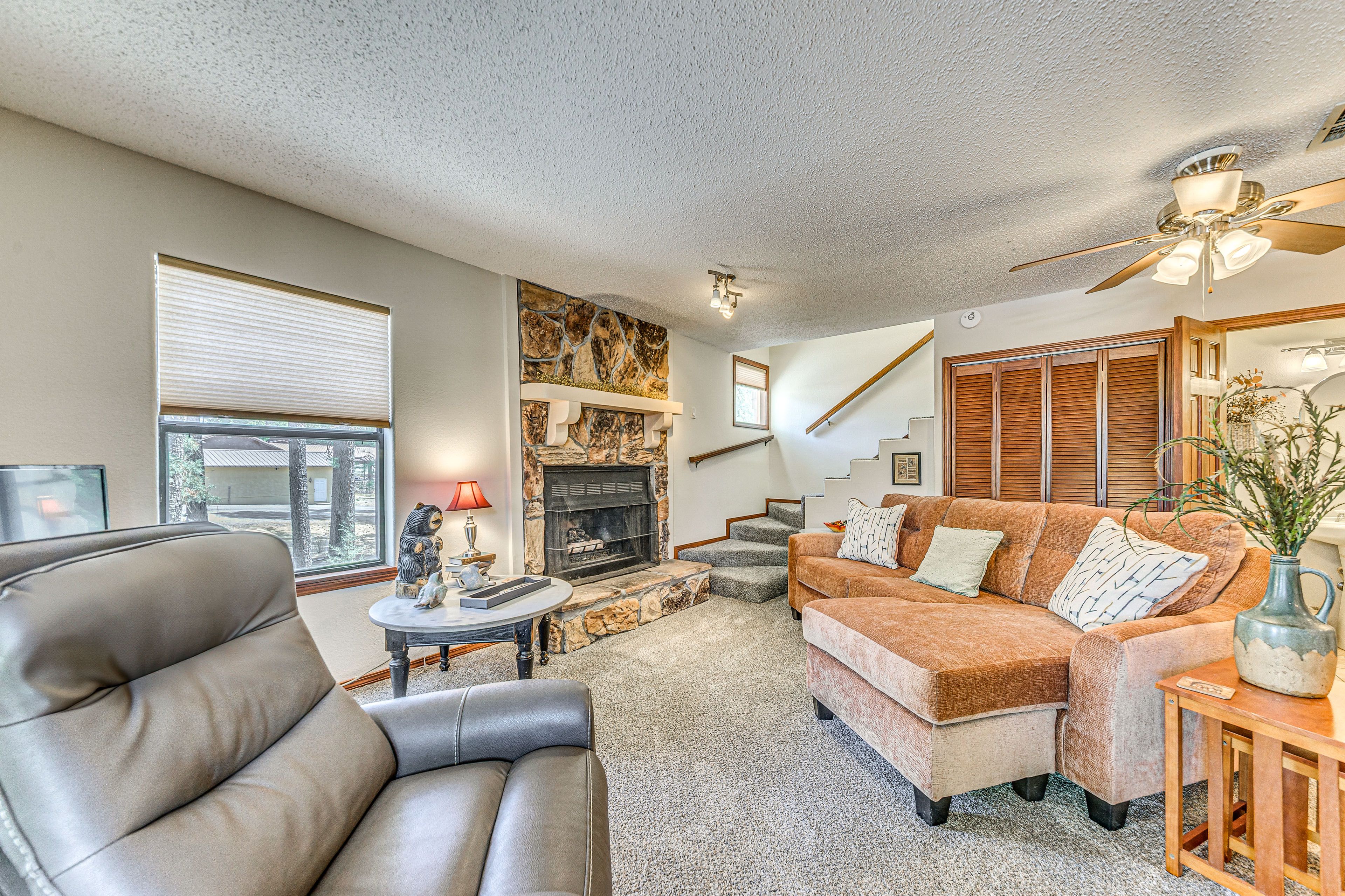 Living Room | 1st Floor | Sleeper Sofa | Smart TV | Free WiFi