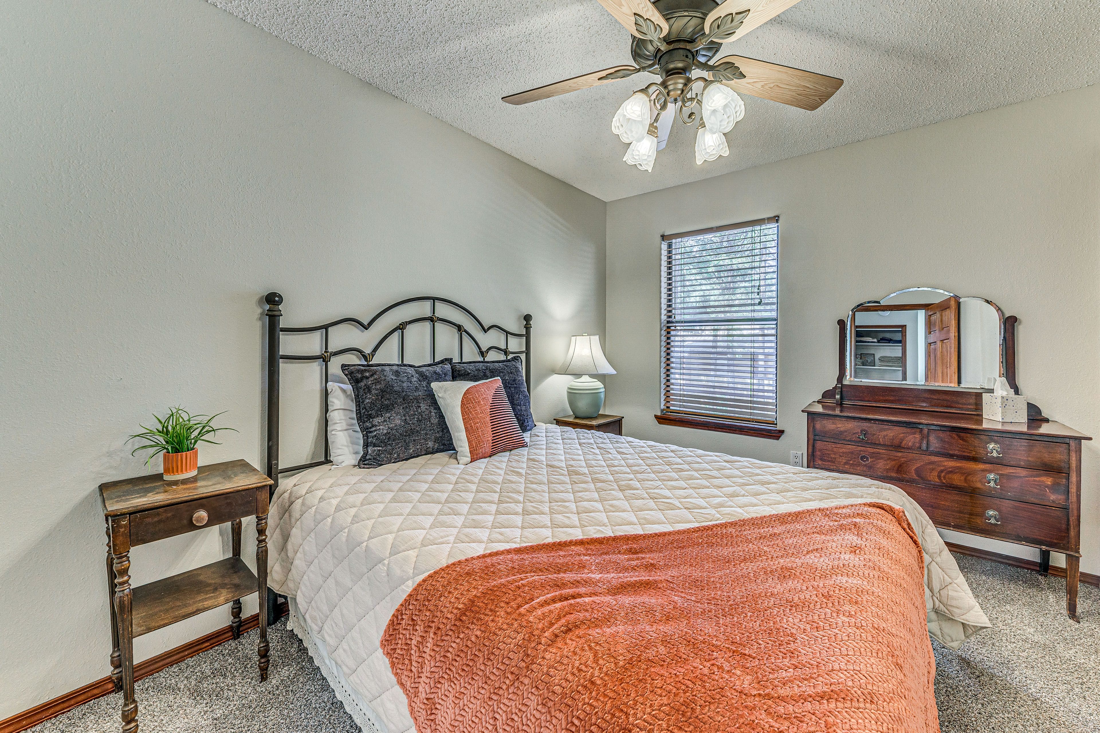 Bedroom 2 | 2nd Floor | Queen Bed