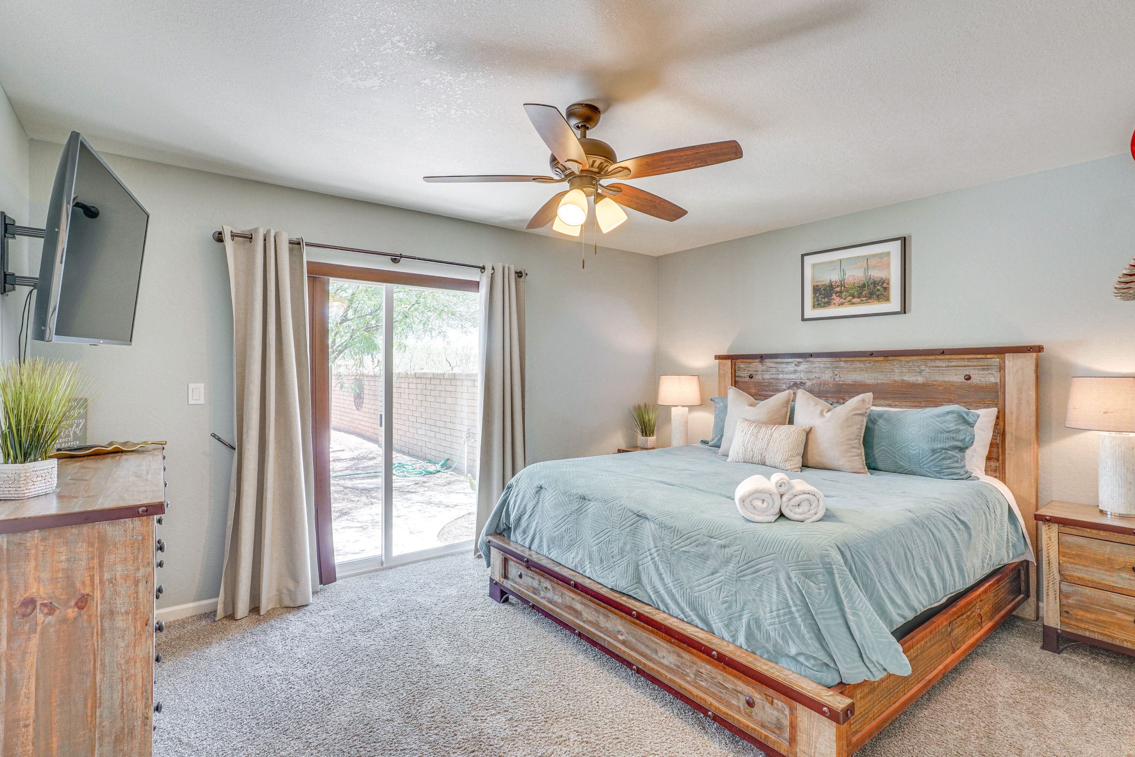 Bedroom 1 | King Bed