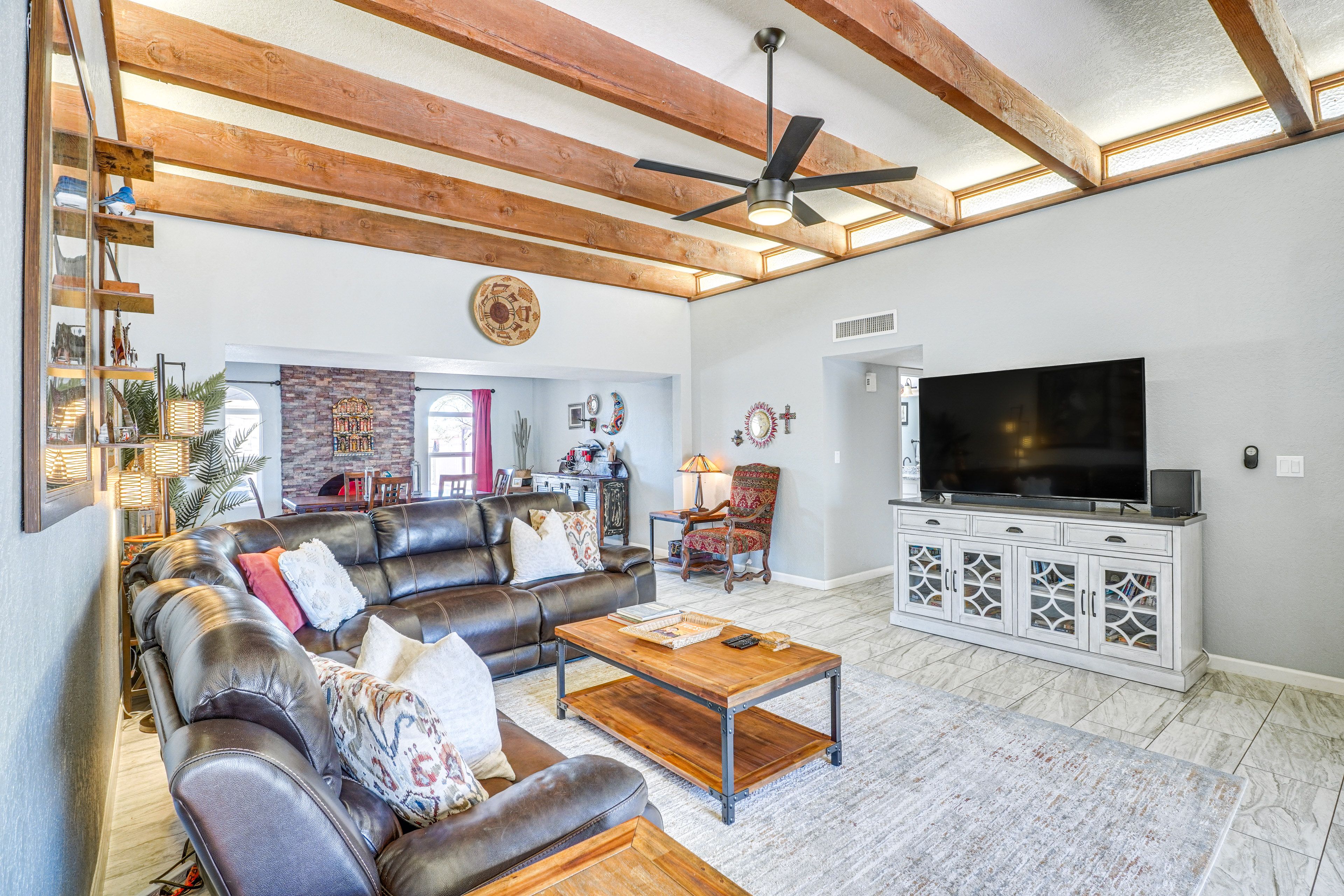 Living Room | Free WiFi | Central A/C & Heat | Smart TV | Desk