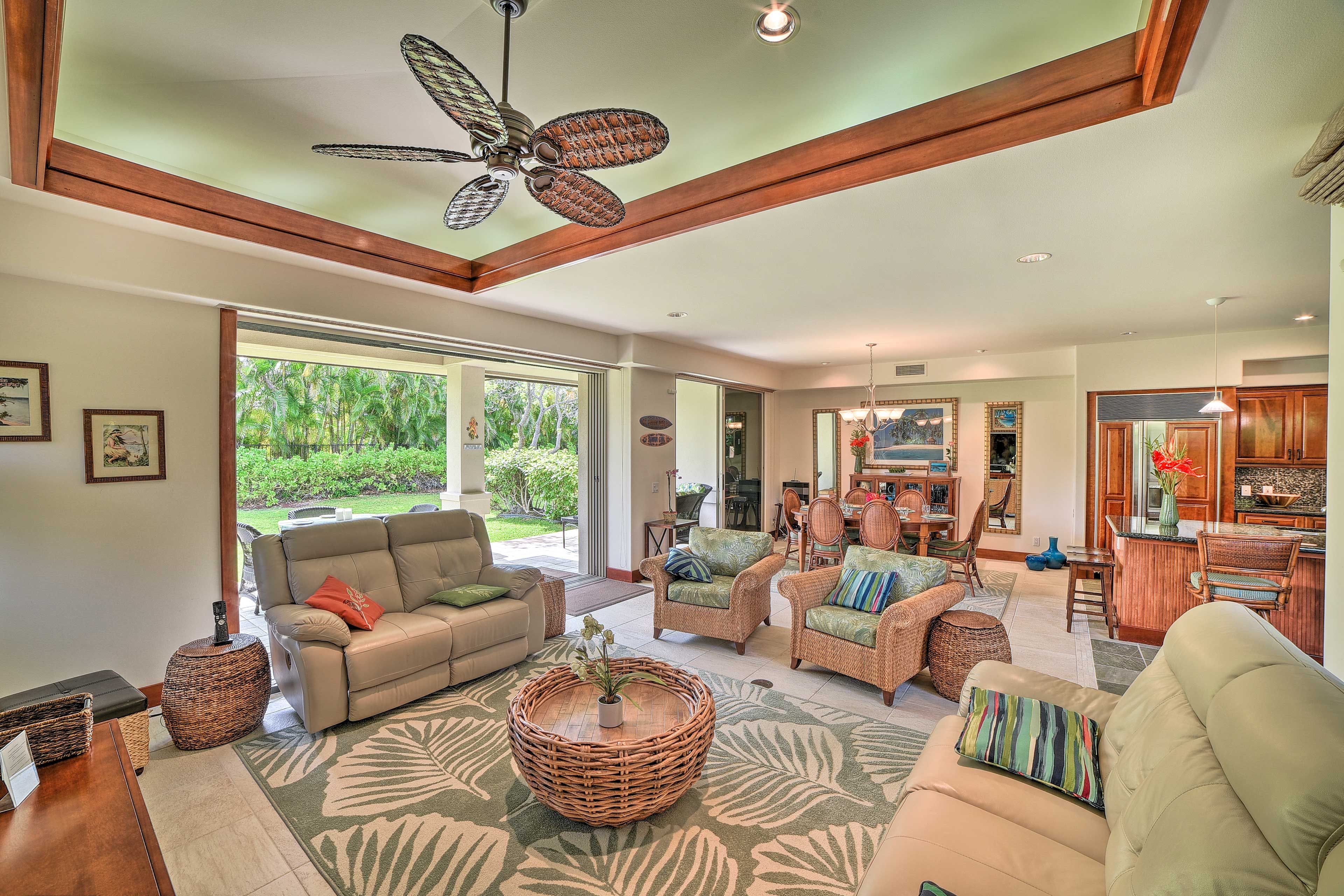Living Room | 1st Floor | Keyless Entry | Air Conditioning & Central Heating