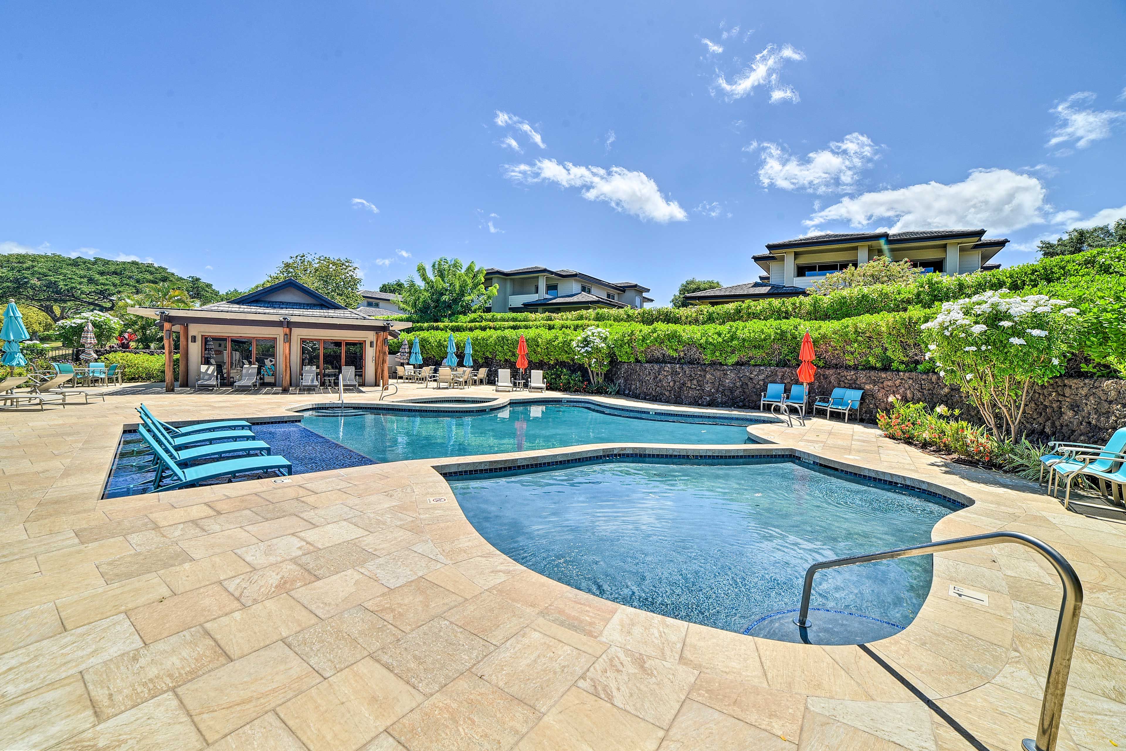 Resort Amenities | Outdoor Swimming Pool | Hot Tub