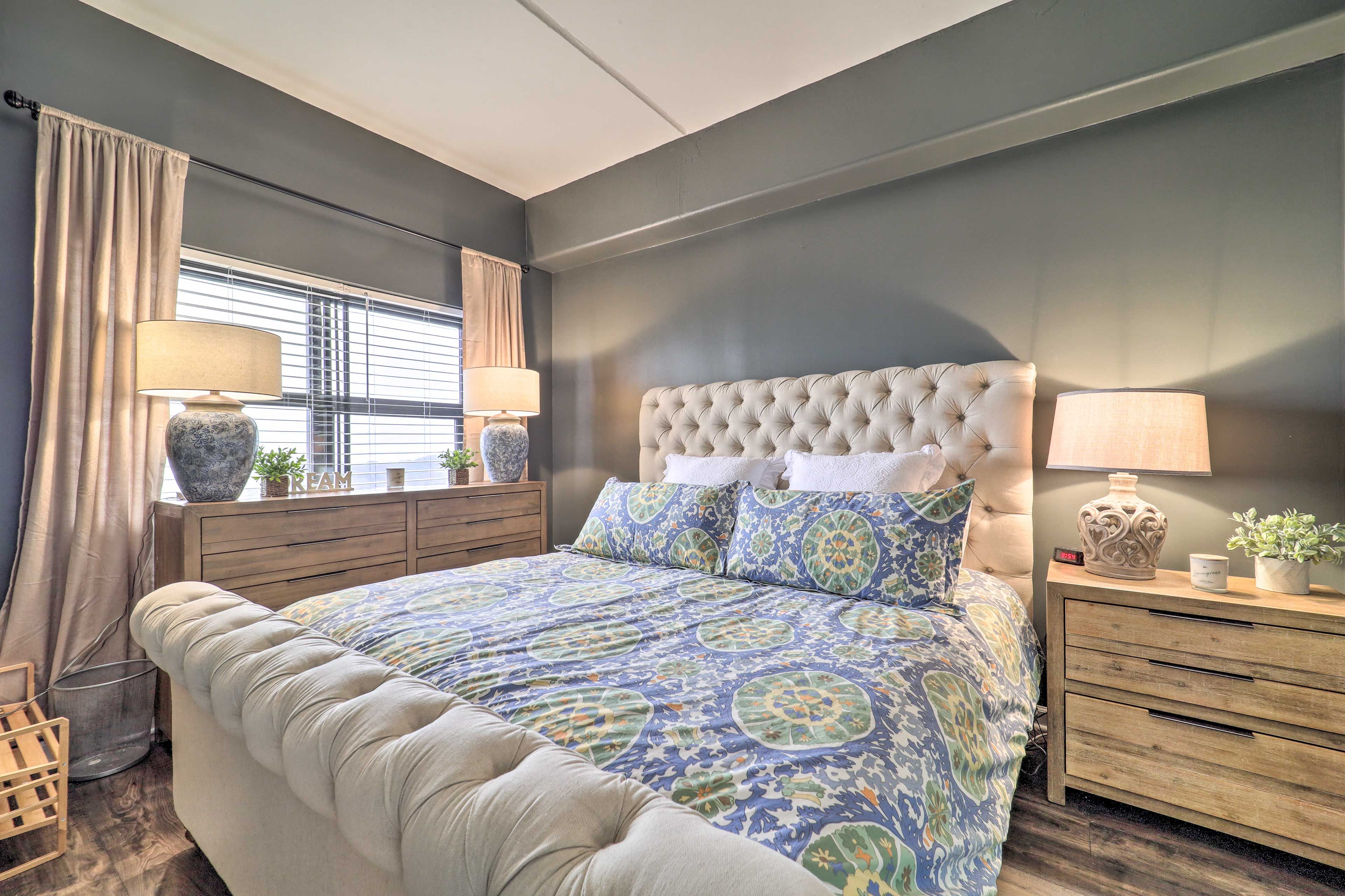 Bedroom 1 | King Bed