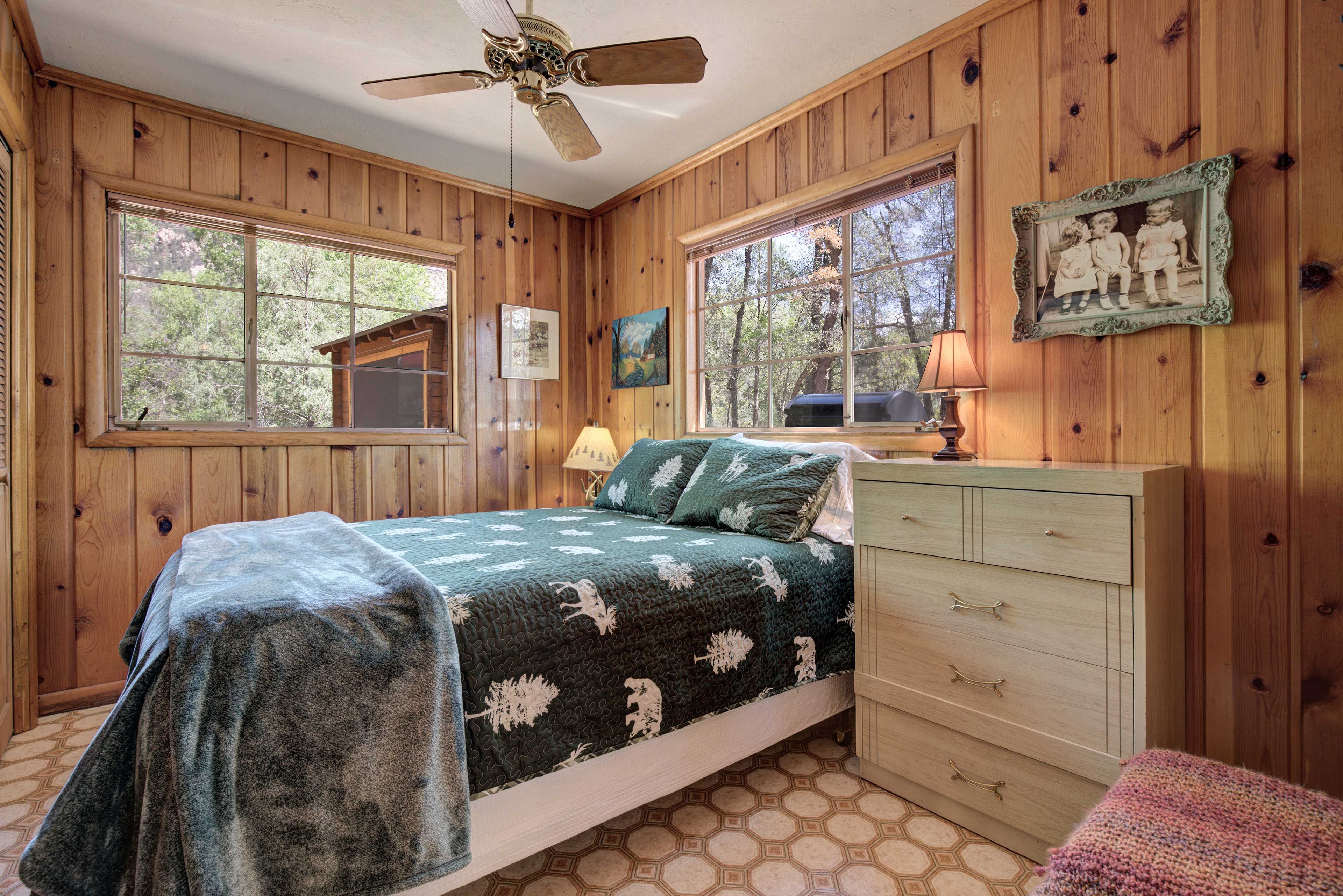 Bedroom 2 | Queen Bed
