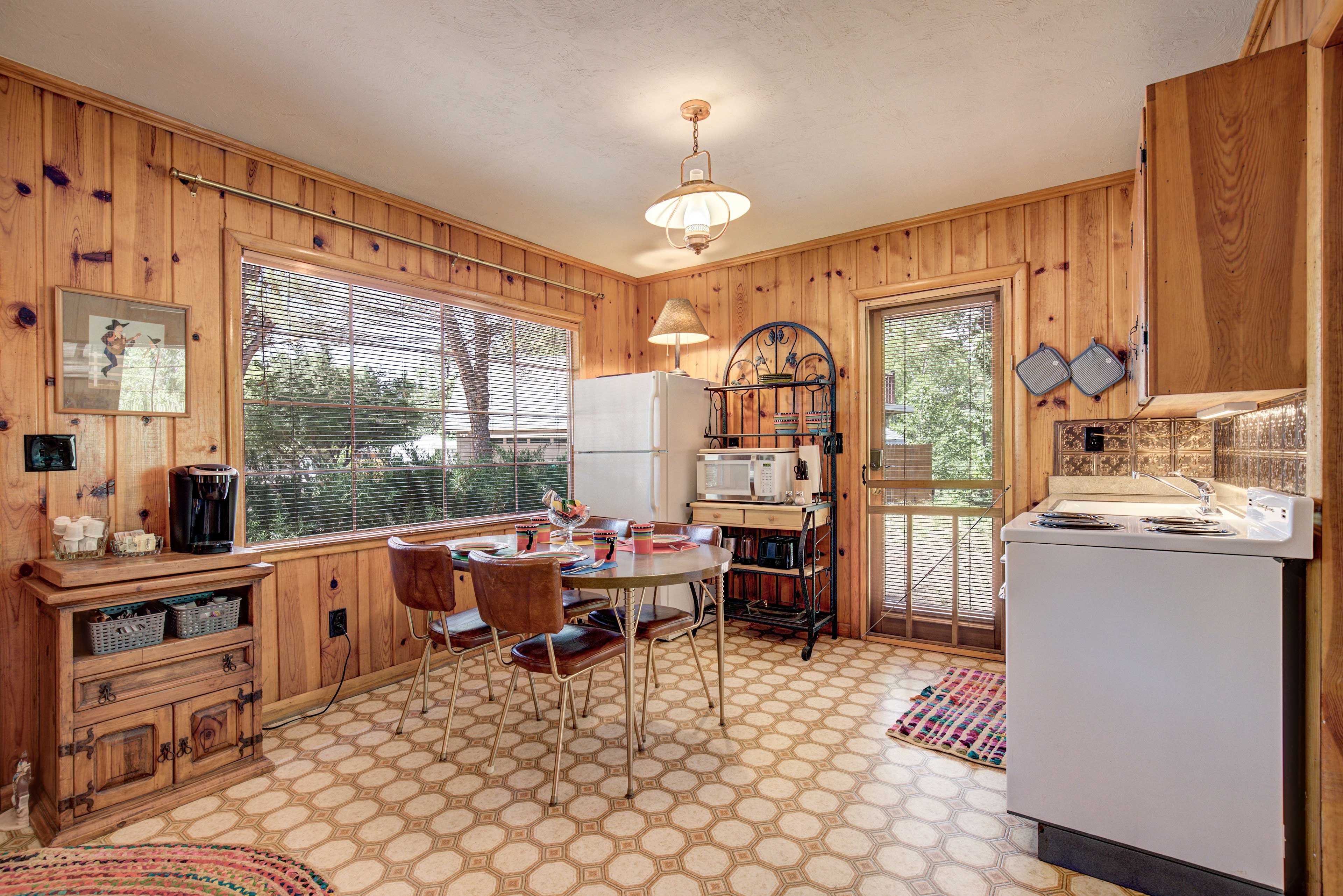 Dining Area | Dishware & Flatware