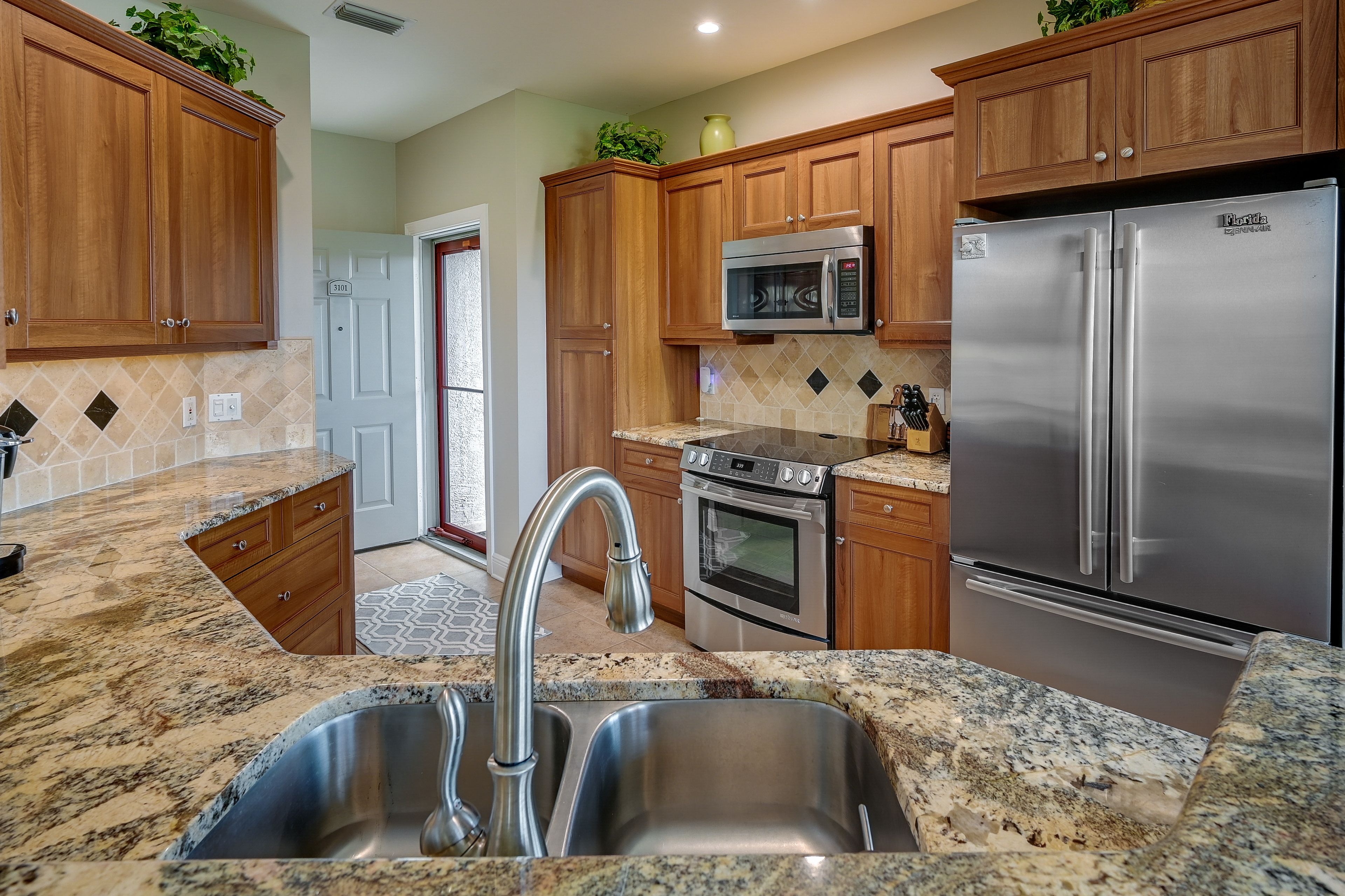 Kitchen | Trash Bags & Paper Towels Provided | Complimentary Spices