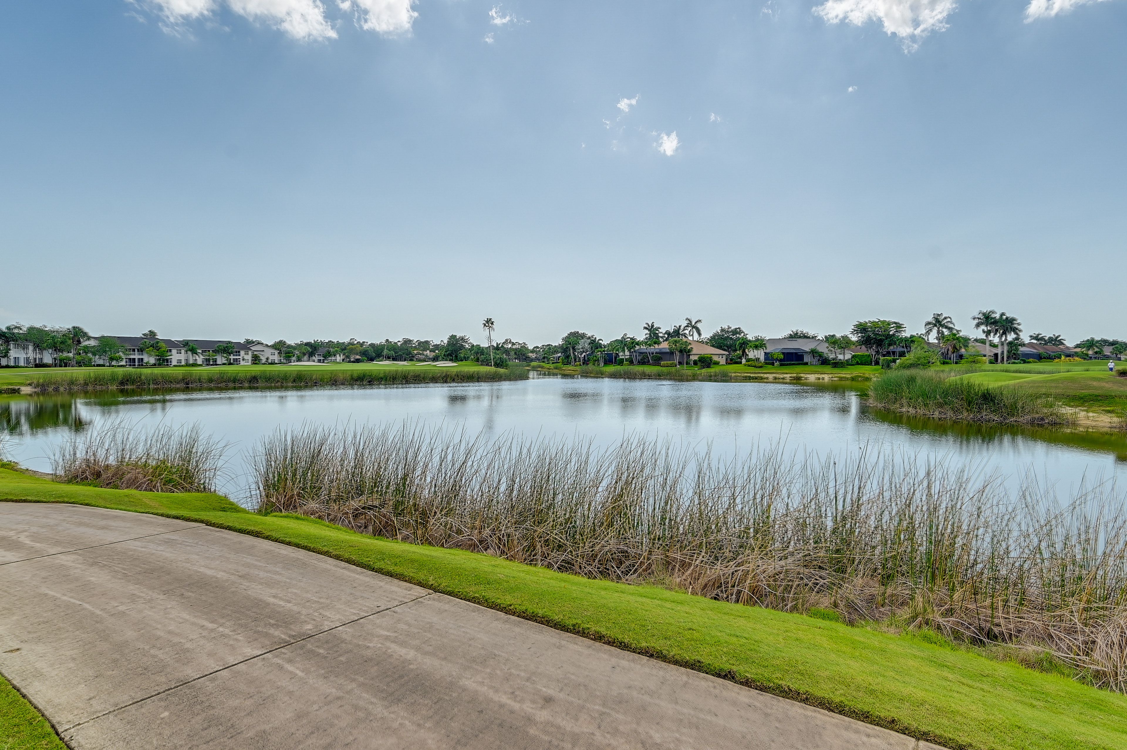 Clubside Amenities | Walkway