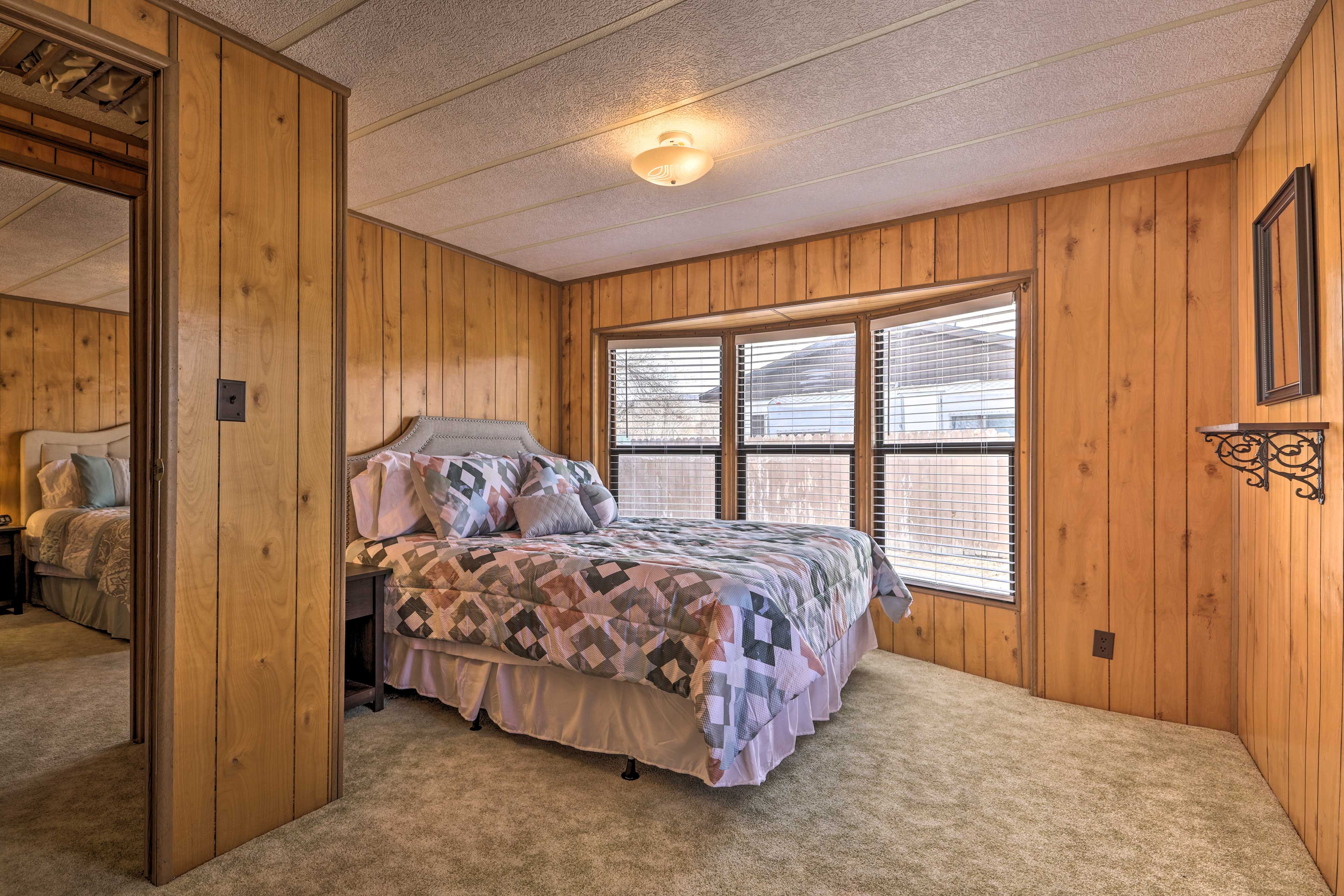 Bedroom 3 | Queen Bed