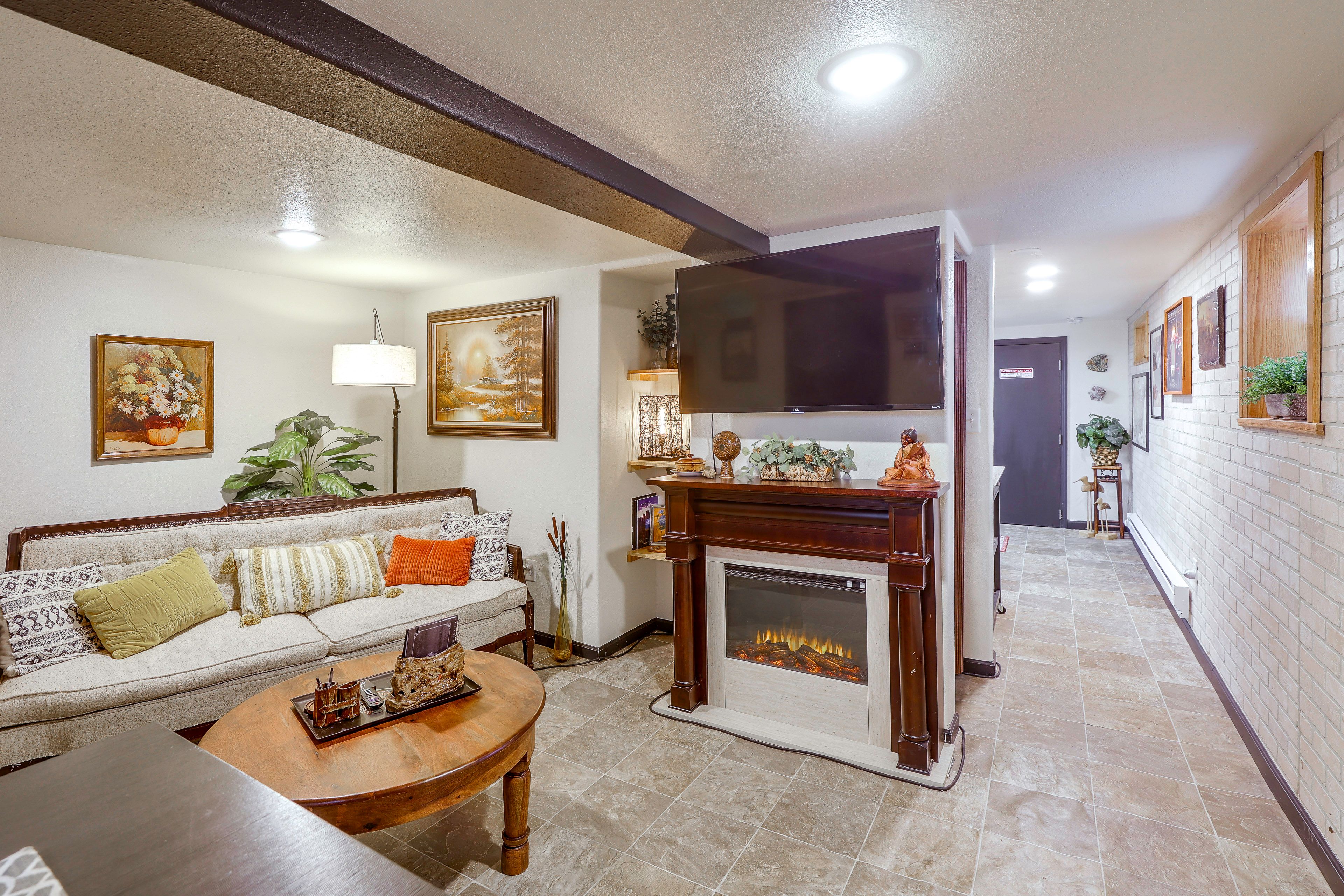 Rapid City Vacation Rental | 1BR | 1BA | 650 Sq Ft | Steps Required