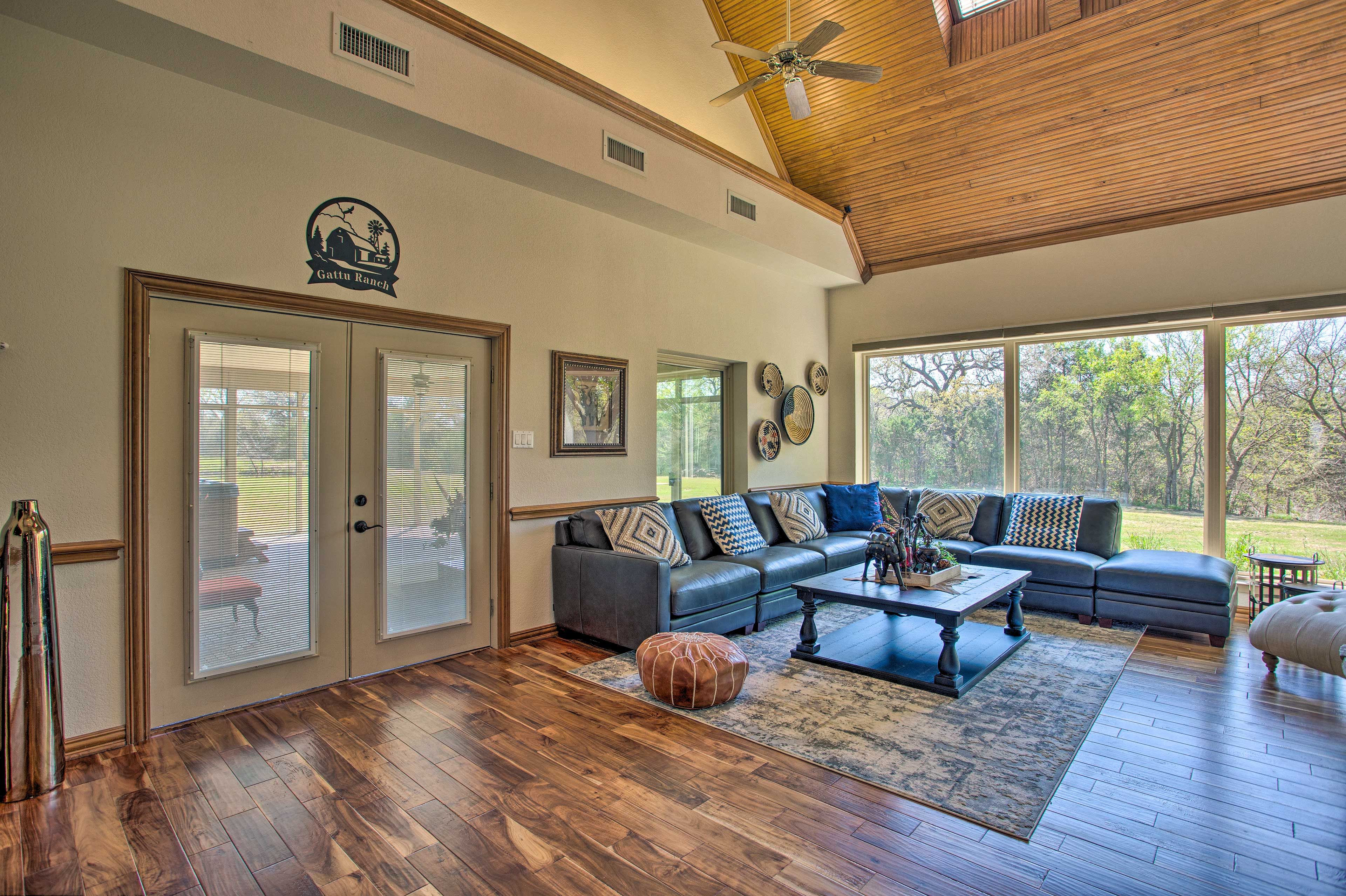 Living Room | Wood-Burning Fireplace | Free WiFi