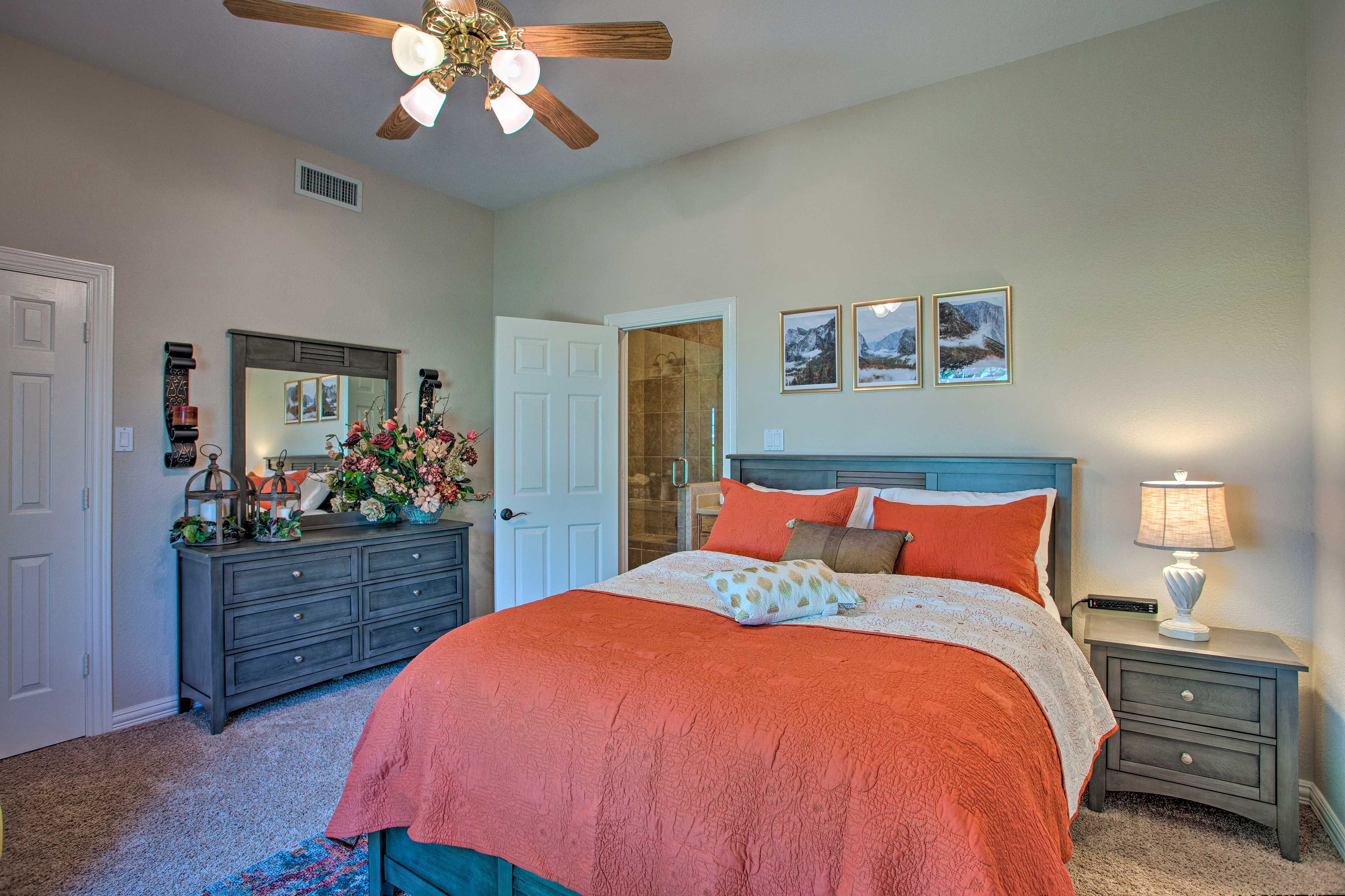 Bedroom 3 | 1st Floor | Queen Bed