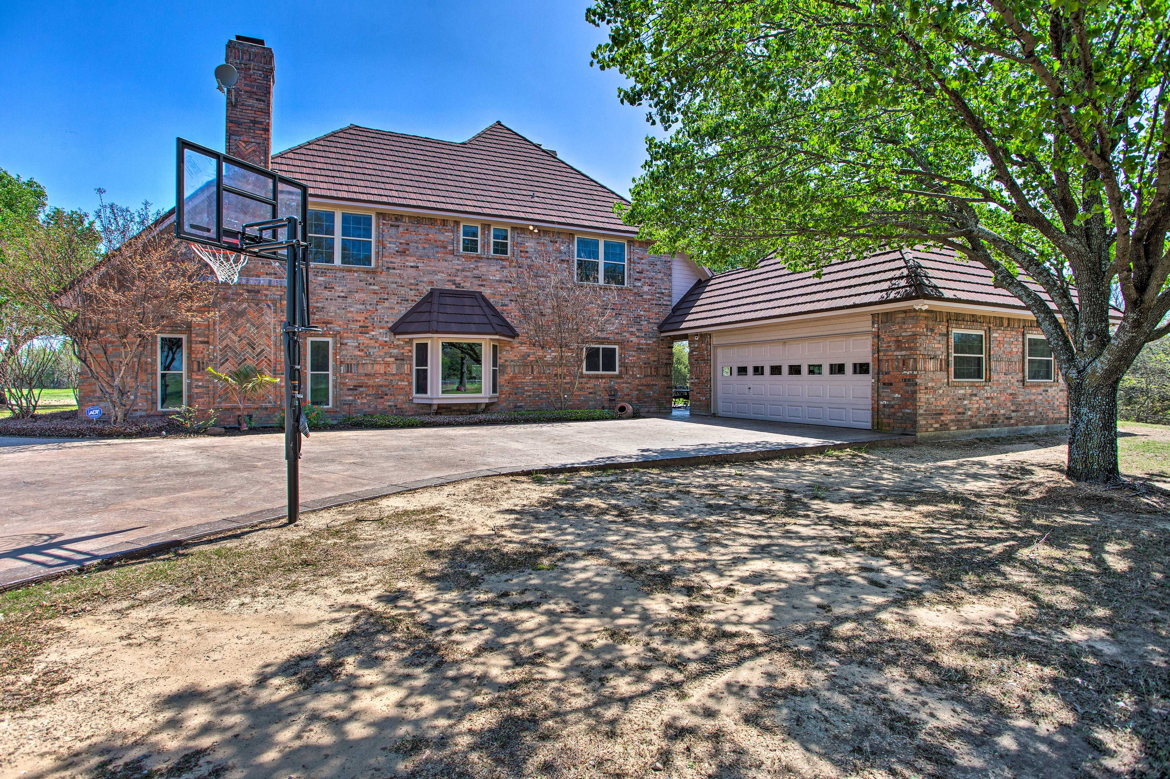 House Exterior | Driveway Parking (4 Vehicles) | RV Parking Available