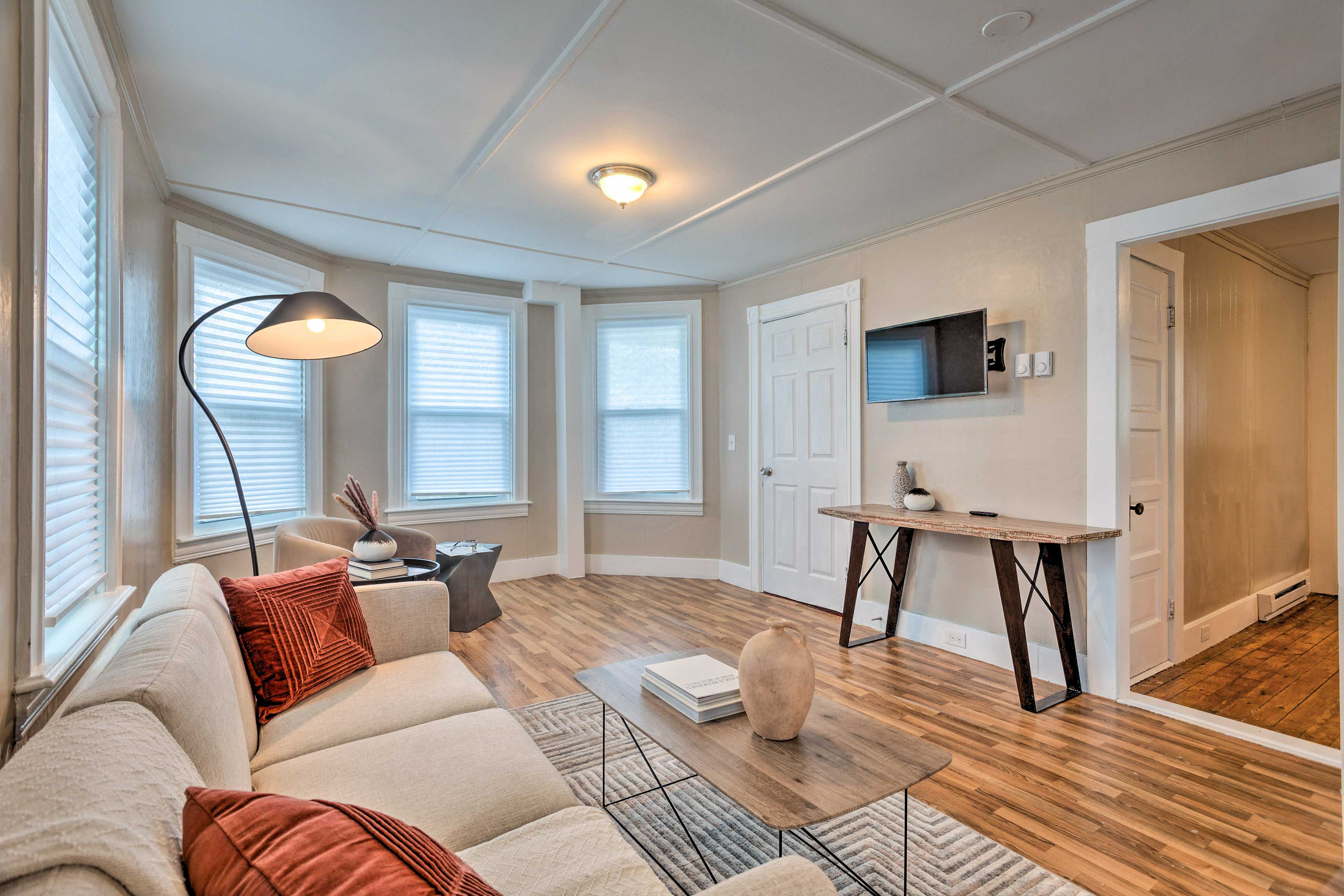 Living Room | Free WiFi | Window A/C Unit