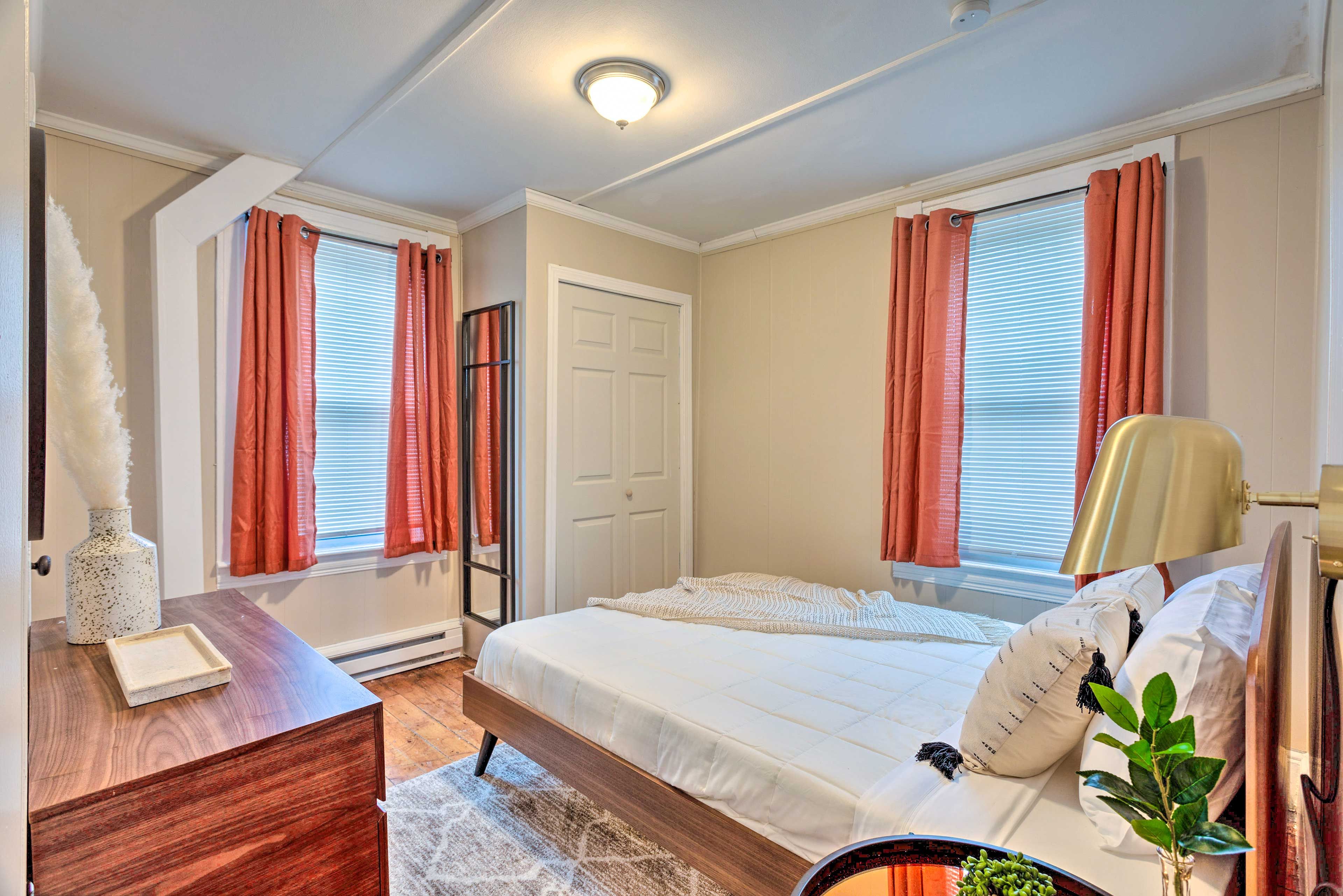 Bedroom 2 | Queen Bed