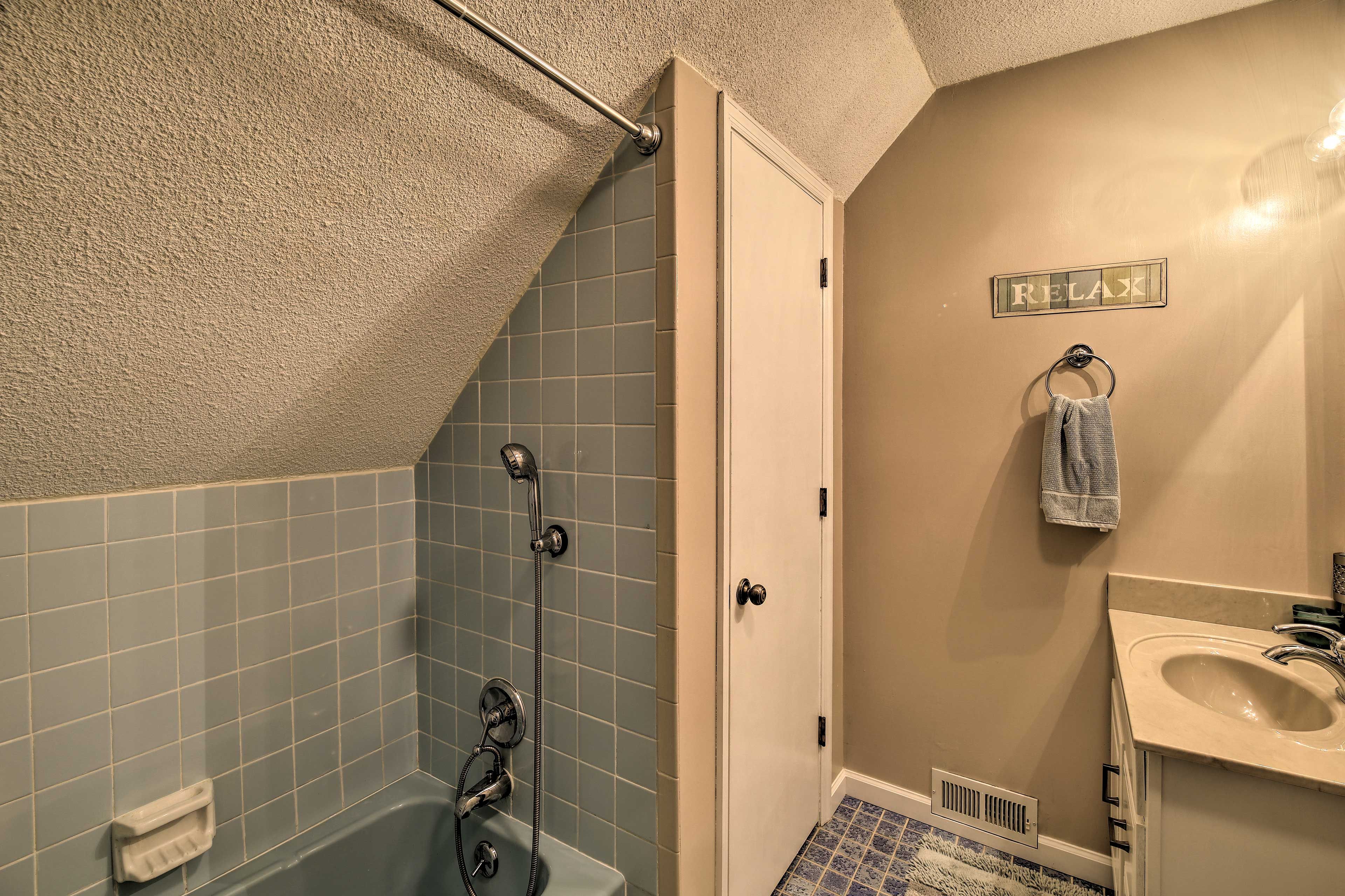 Full Bathroom