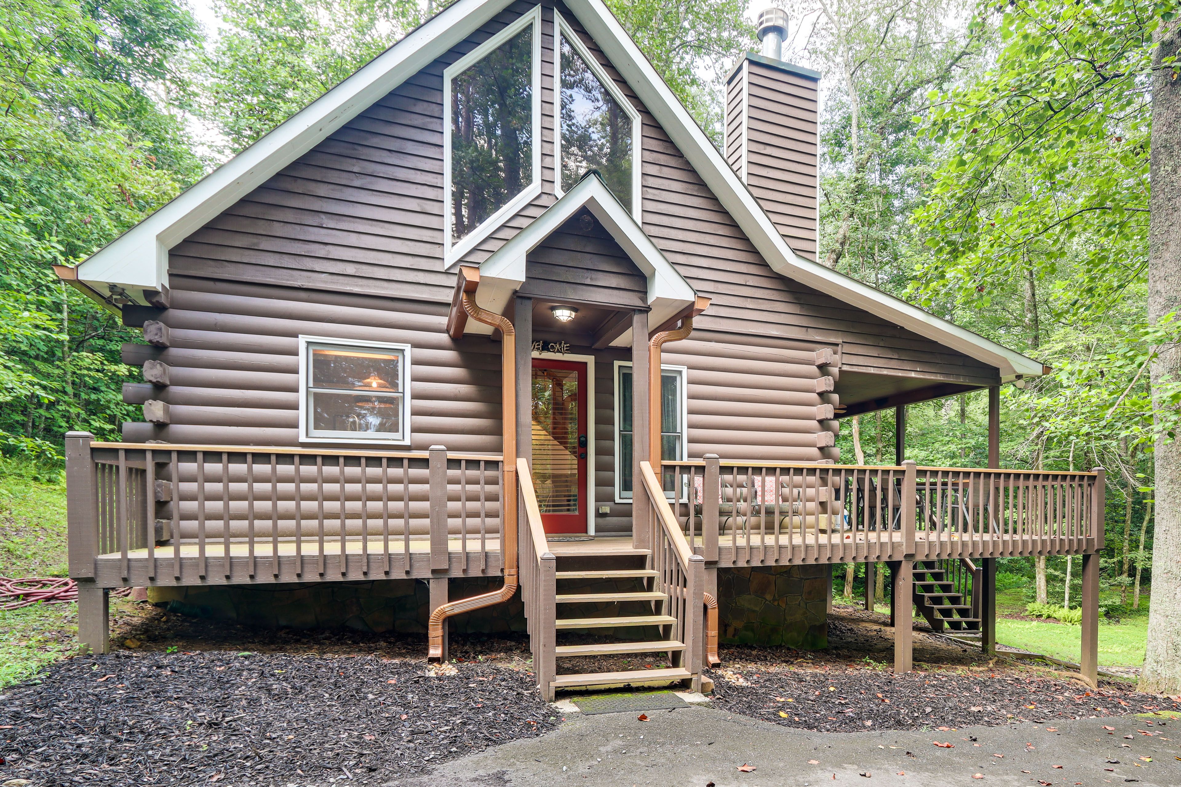 Cabin Exterior | Driveway Parking (4 Vehicles)