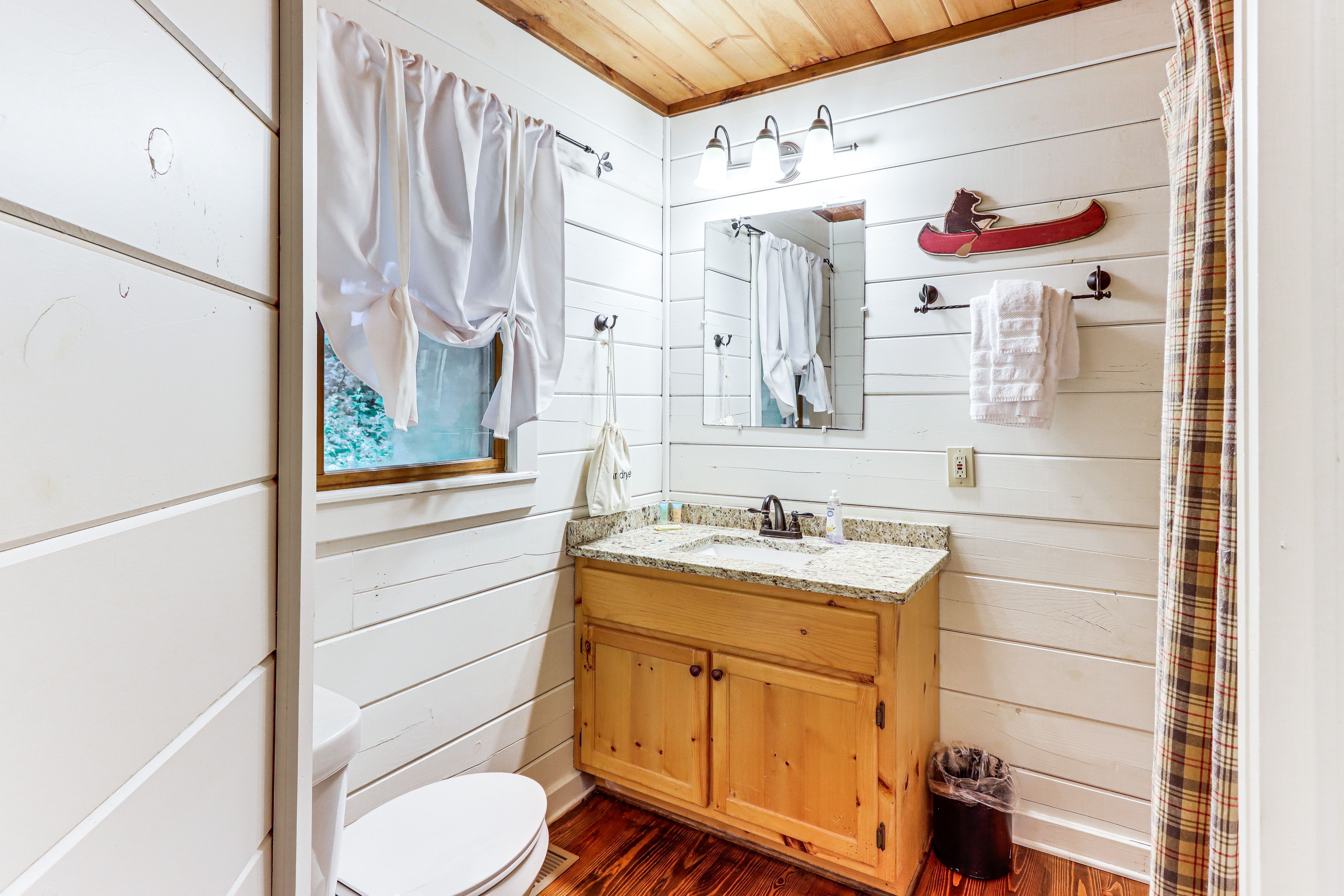 Full Bathroom | 1st Floor