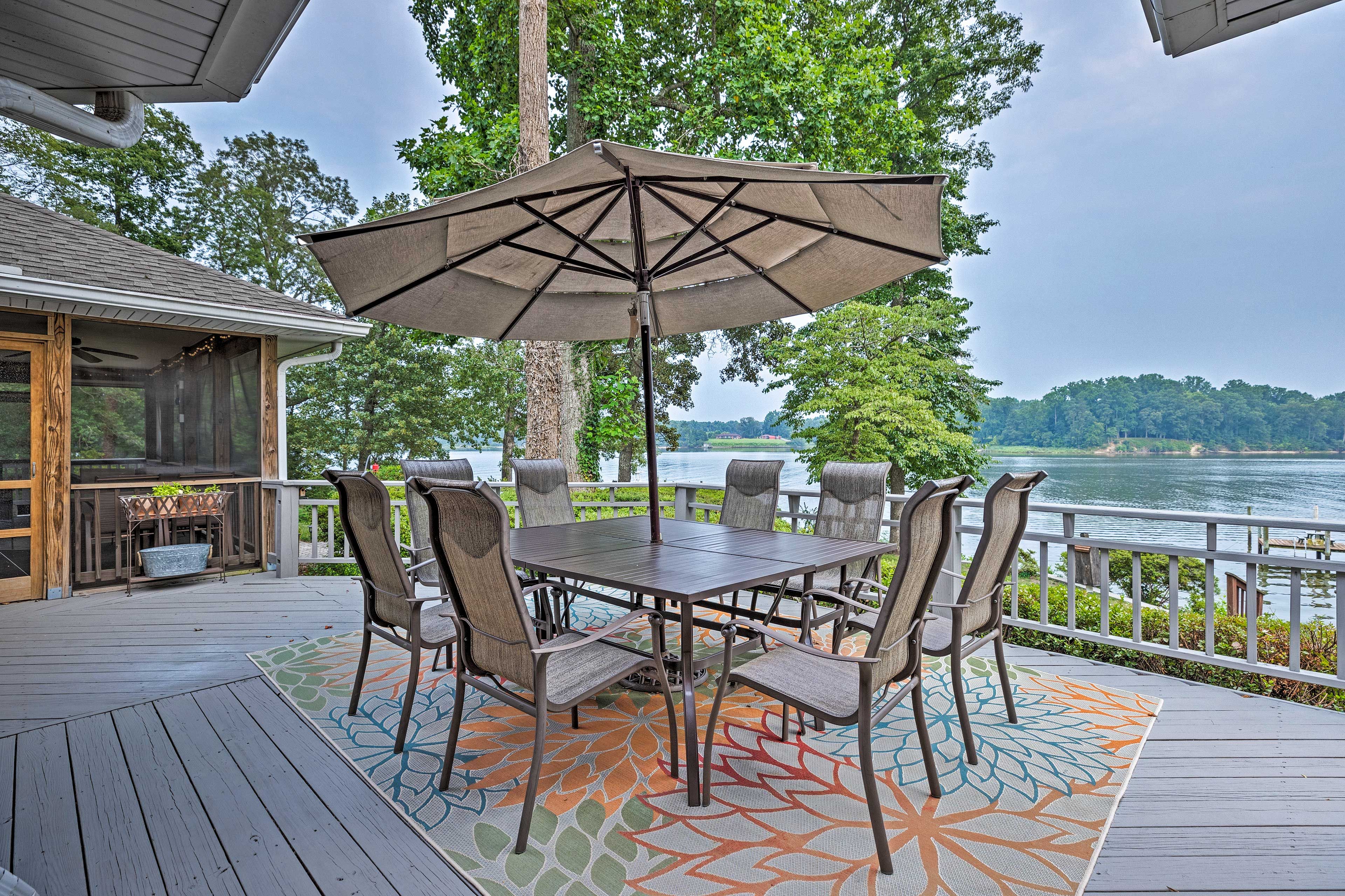 Deck | River Views