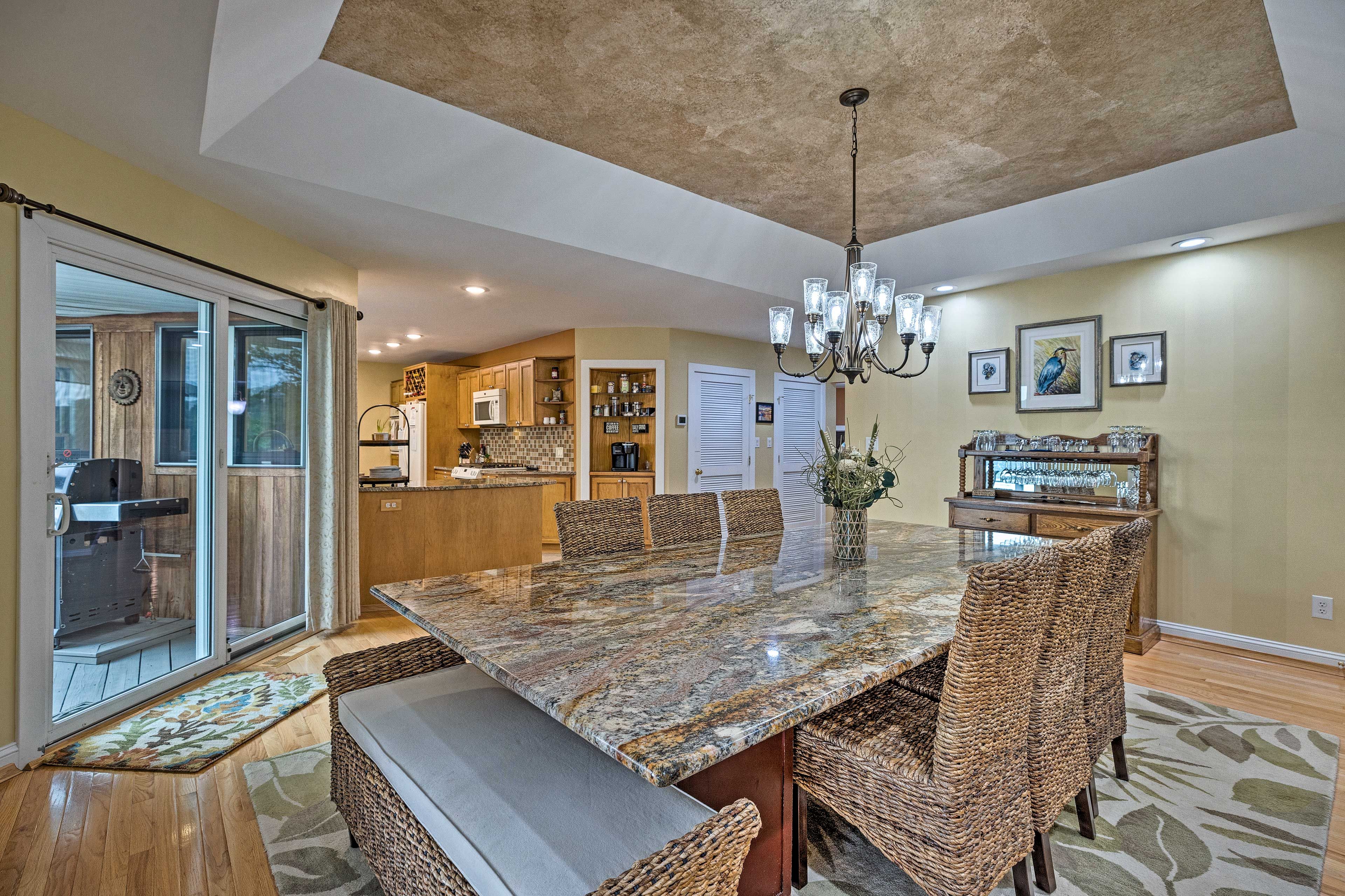 Dining Area | Dishware Provided