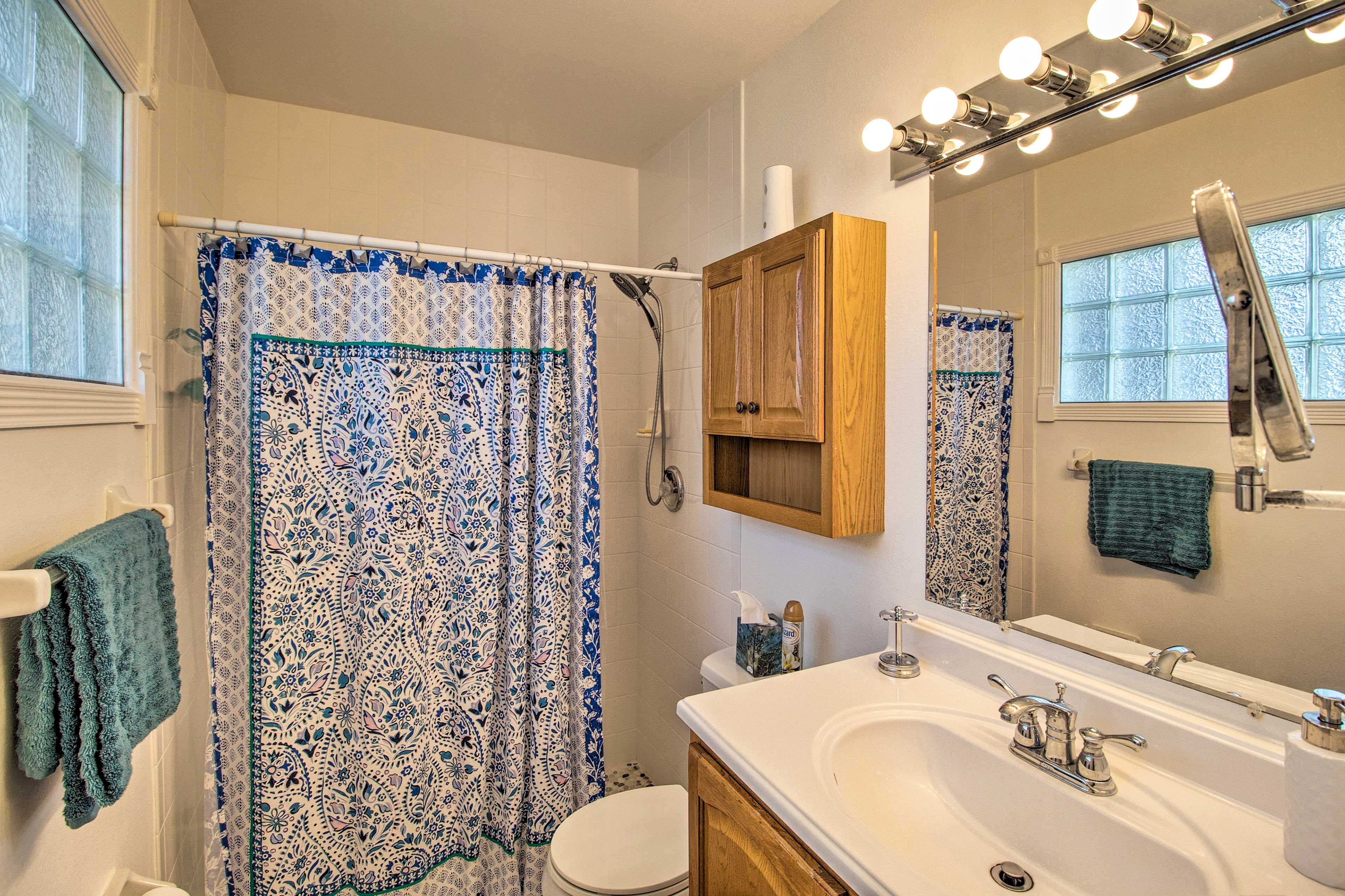 En-Suite Bathroom | Towels Provided