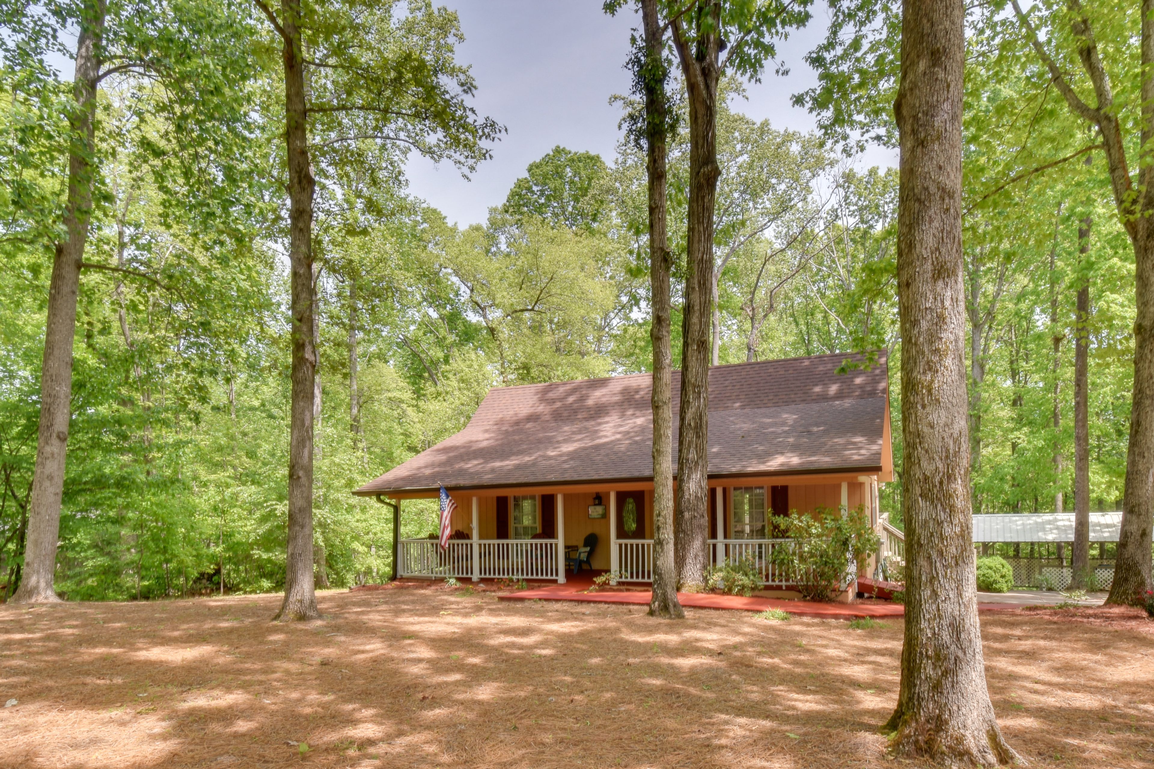 Cabin Exterior | Driveway Parking (6 Vehicles) | Boat Parking Available