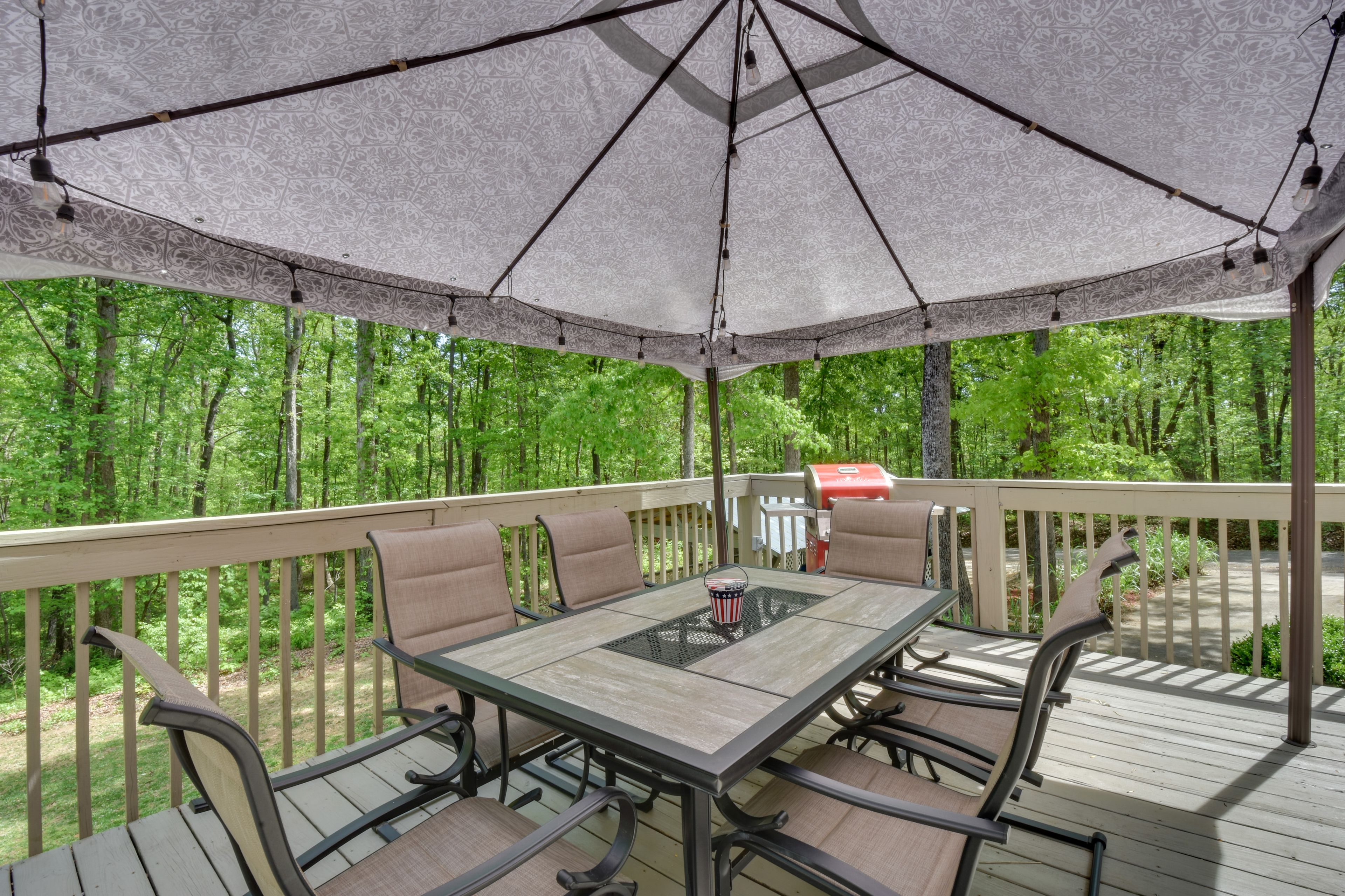 Private Deck | Gas Fire Pit