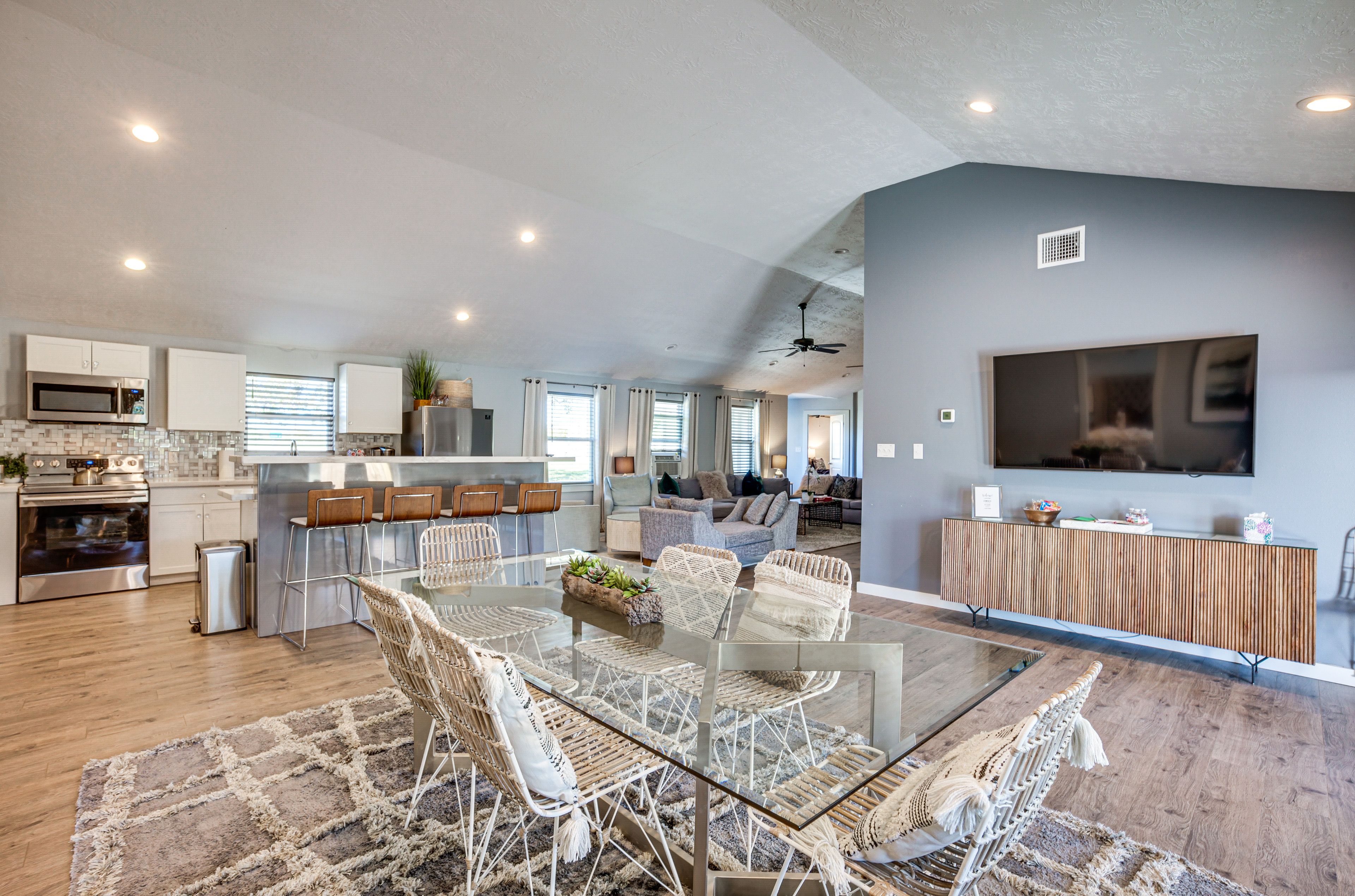 College Station Vacation Rental | 4BR | 3BA | 2,200 Sq Ft | 2 Steps to Enter