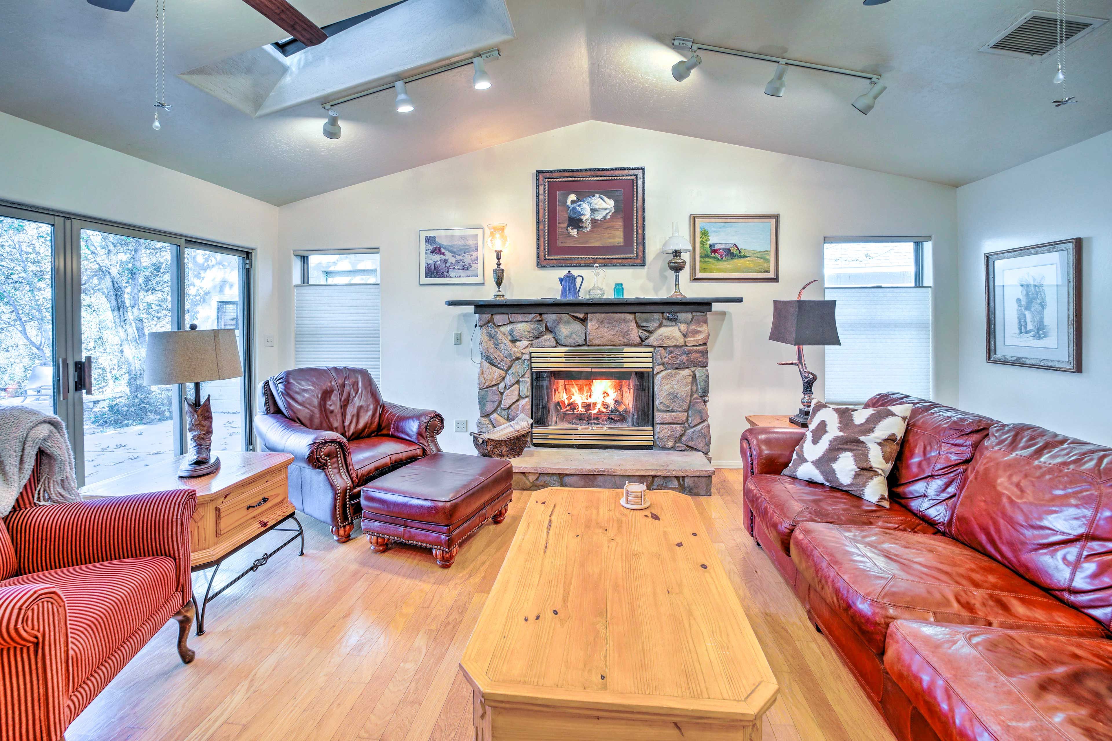Living Room | Central A/C | Flat-Screen TV