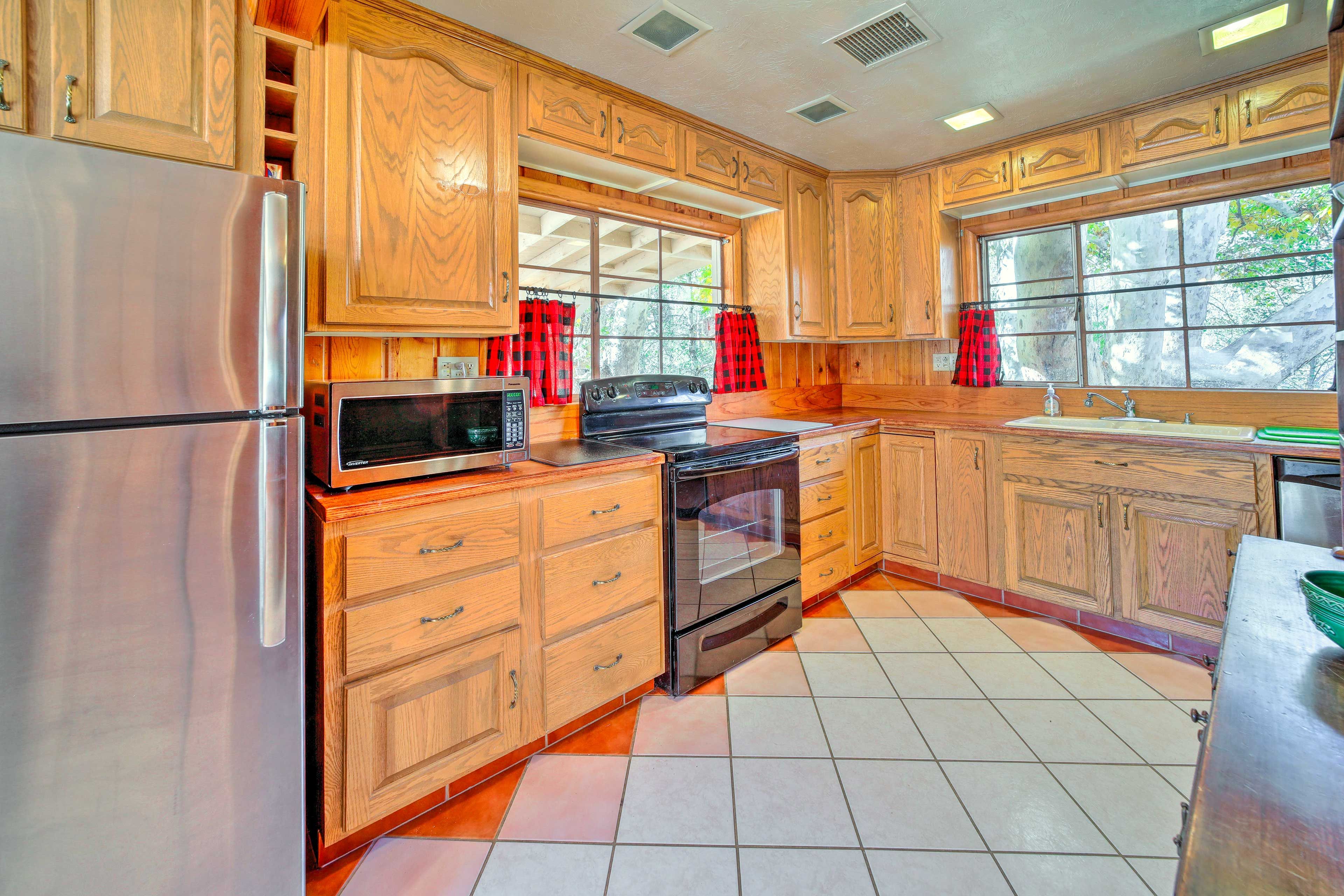 Full Kitchen | Cooking Basics | Dishwasher | Coffee Maker