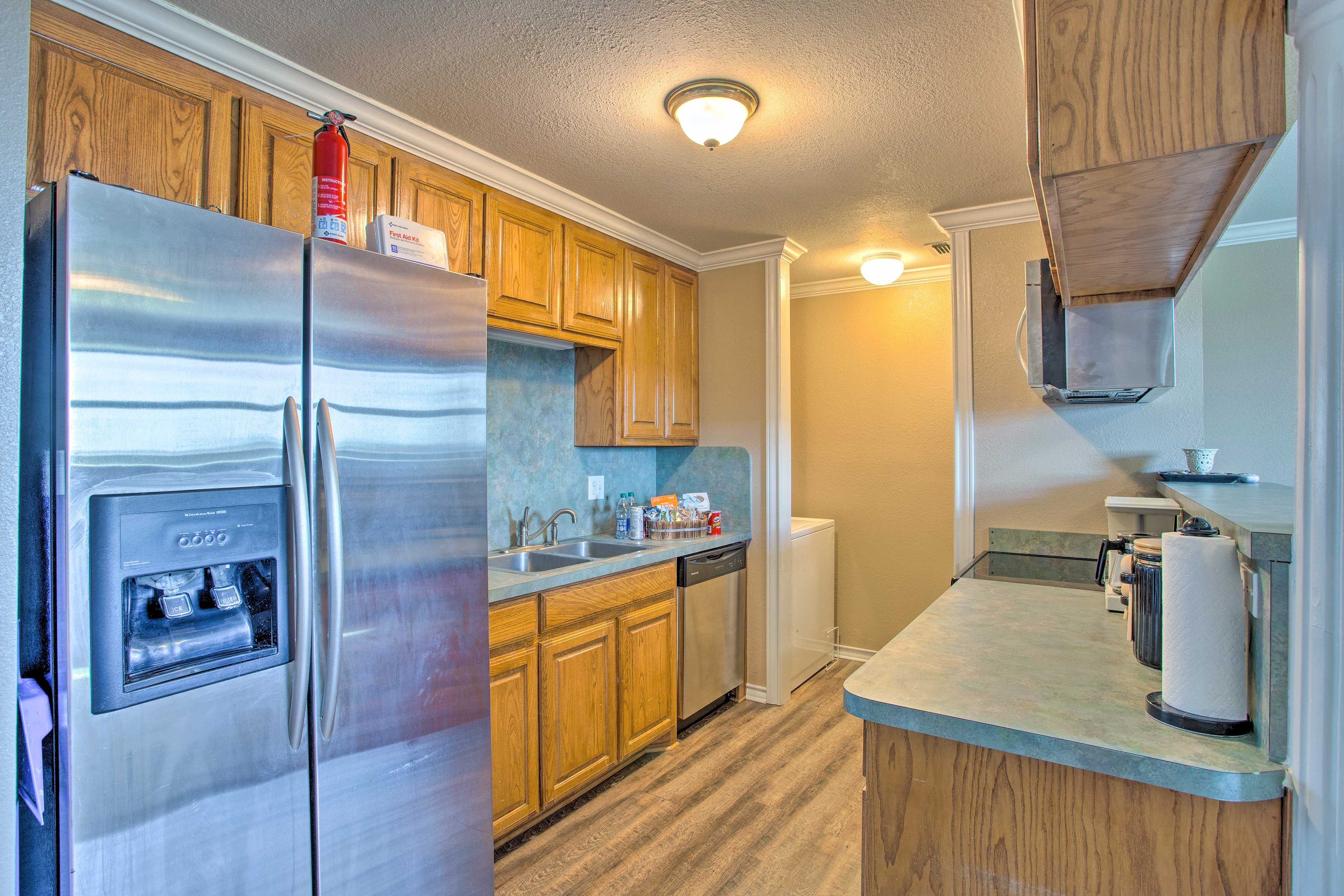 Kitchen | Fully Equipped w/ Cooking Basics