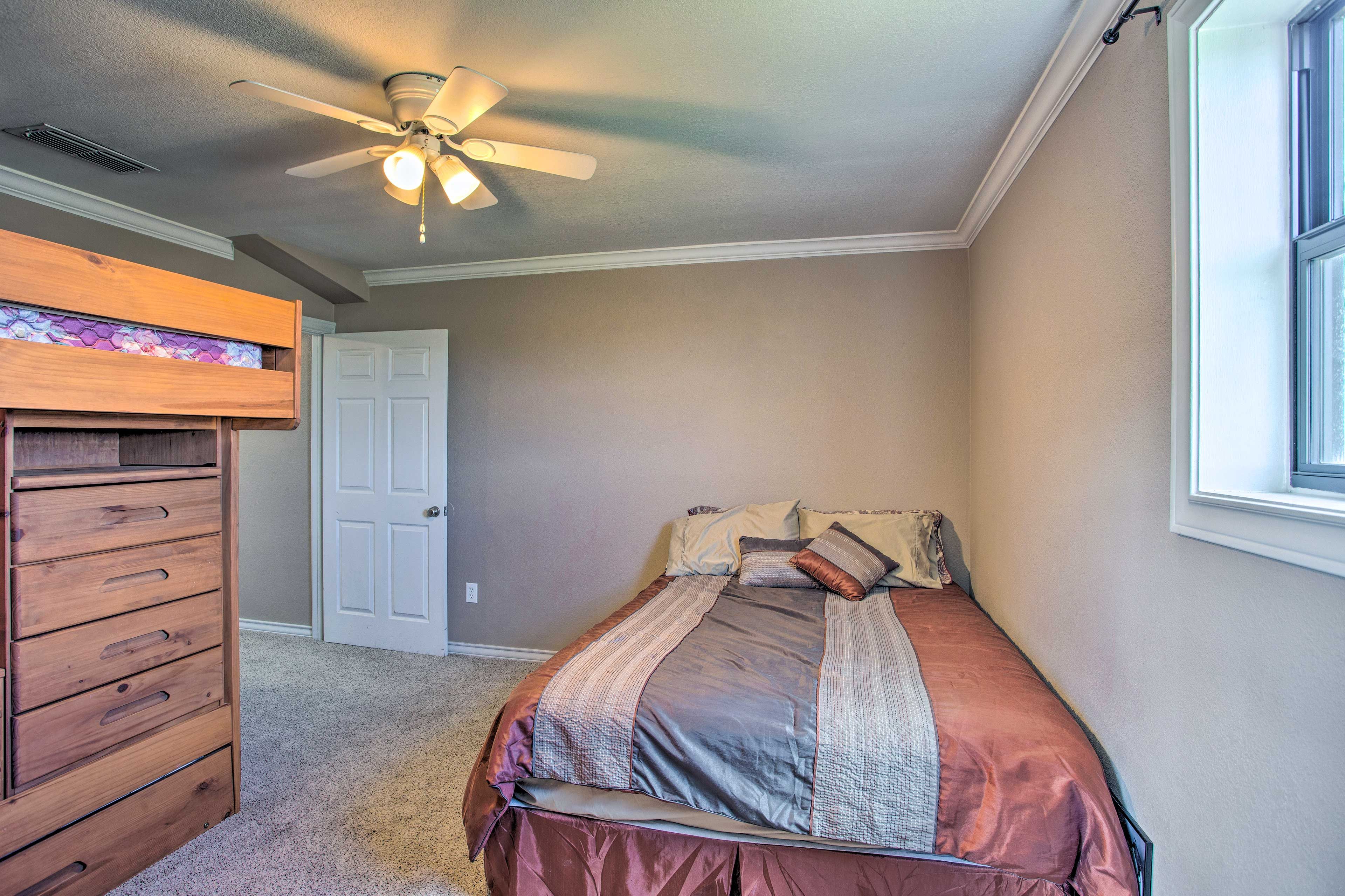 Bedroom | Queen Bed | Lofted Full Bed