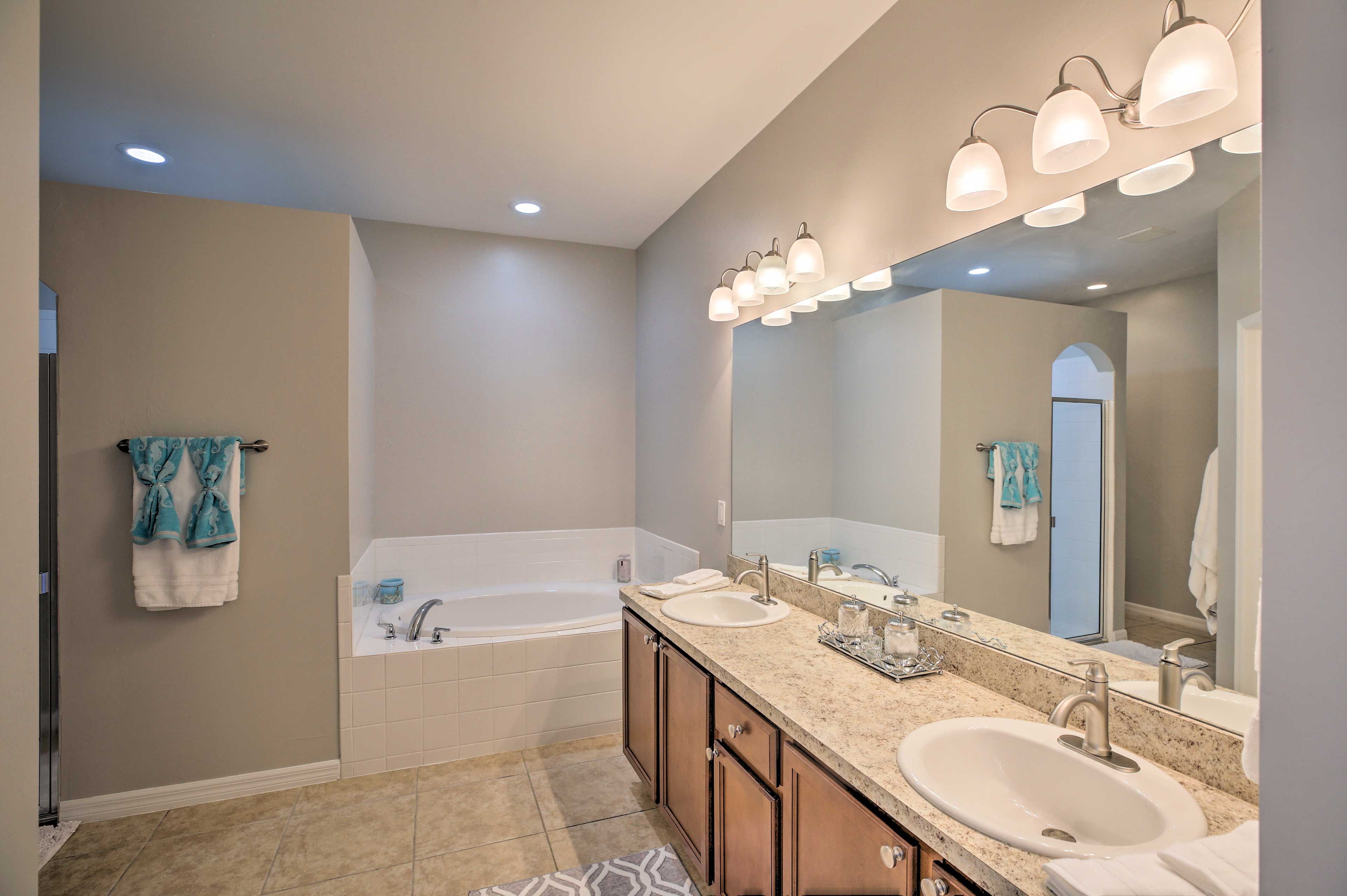 En-Suite Bathroom | Linens & Towels Provided