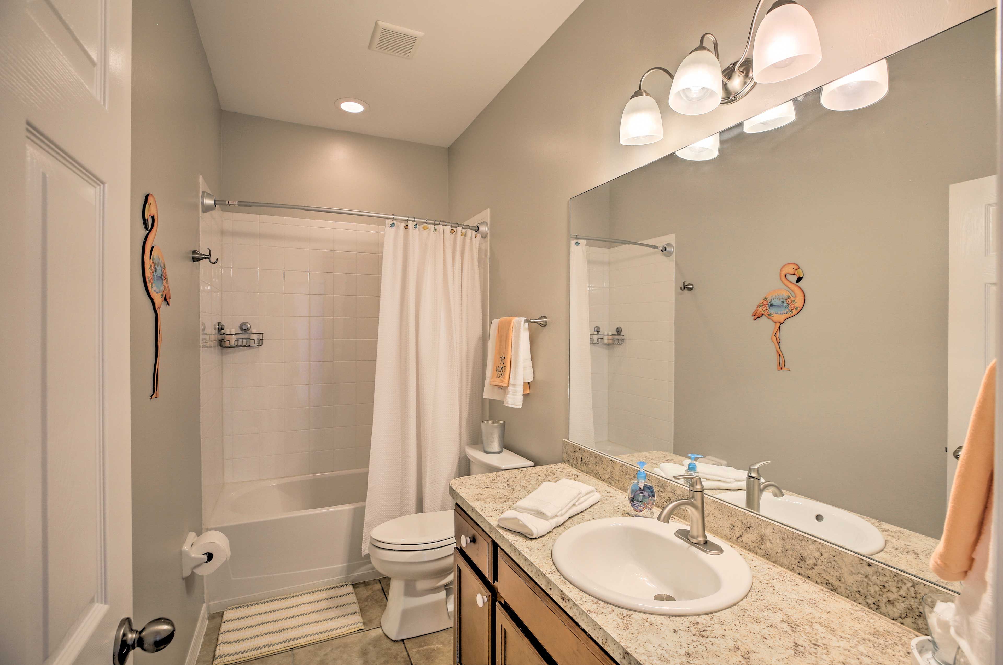Full Bathroom | Complimentary Toiletries