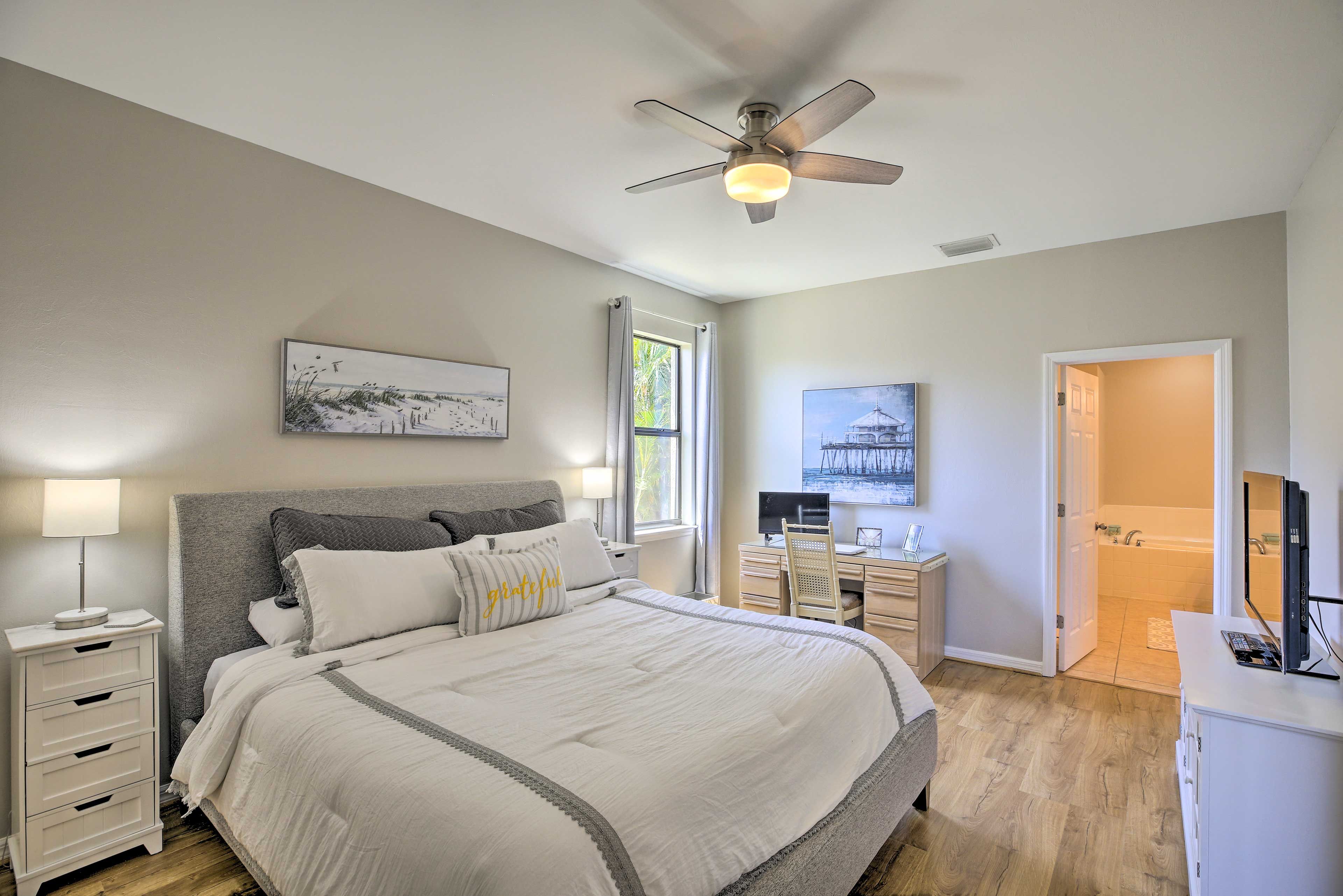 Bedroom 1 | King Bed