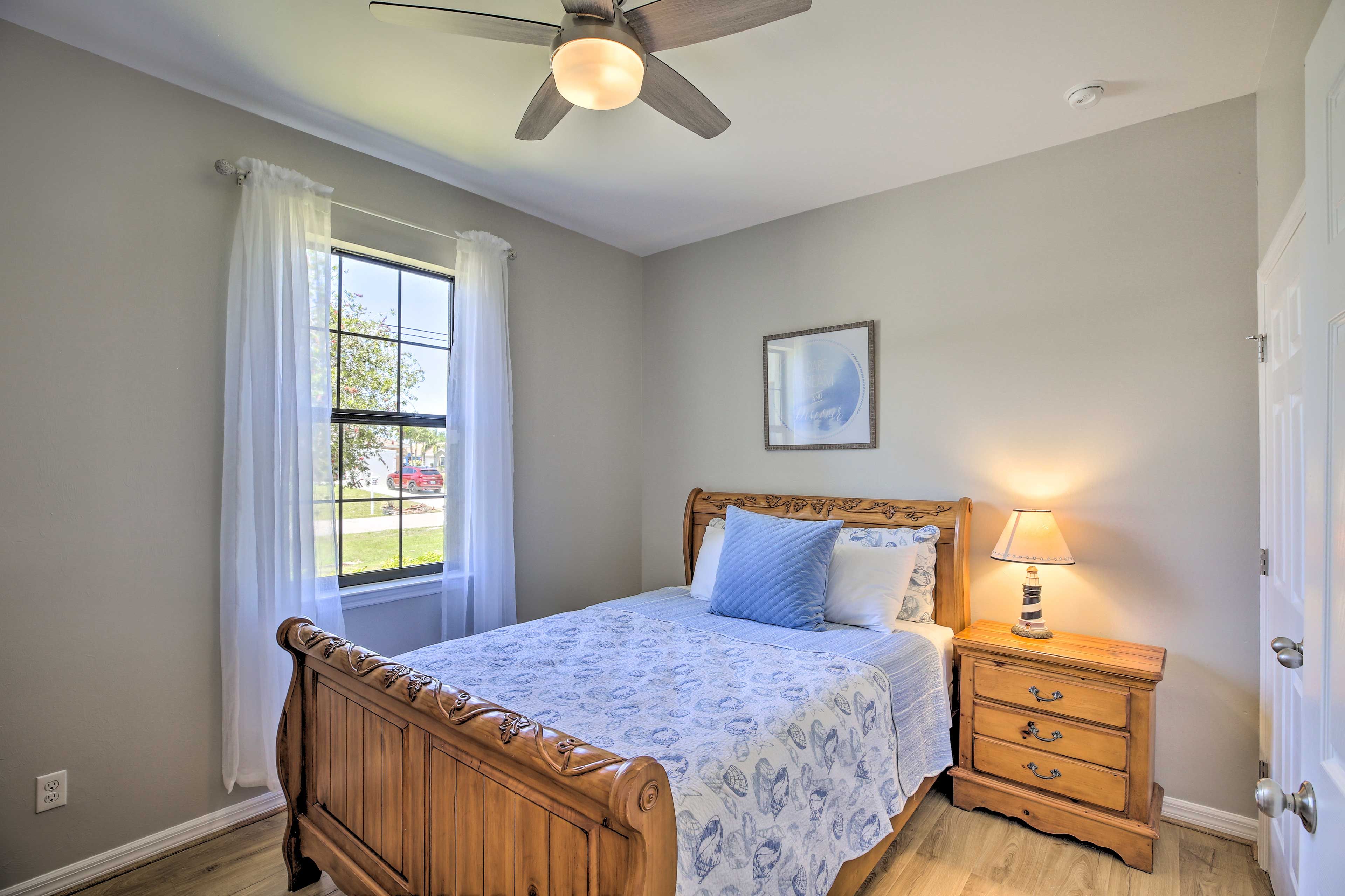 Bedroom 3 | Queen Bed
