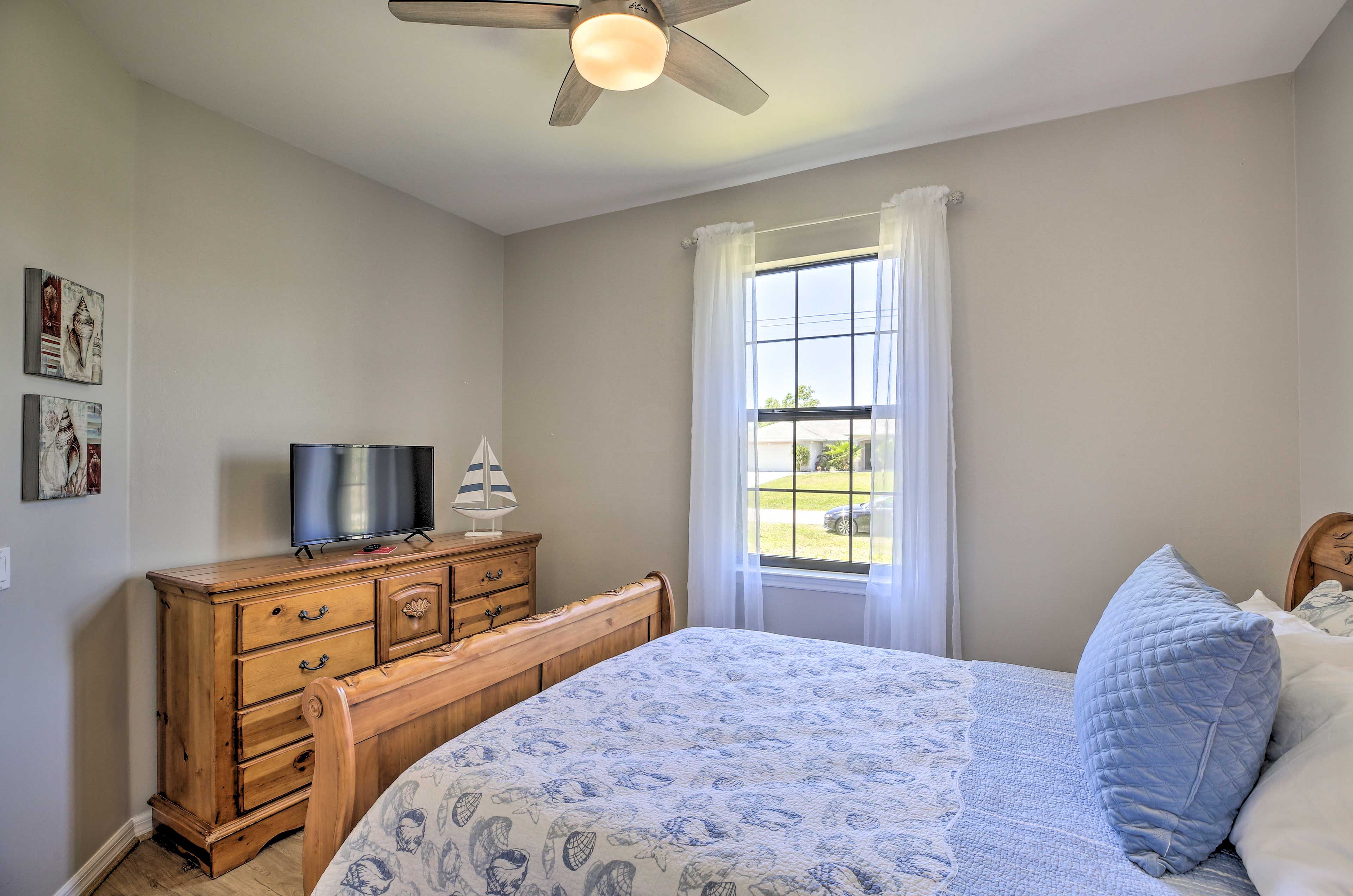Bedroom 3 | Smart TV w/ Cable/Satellite