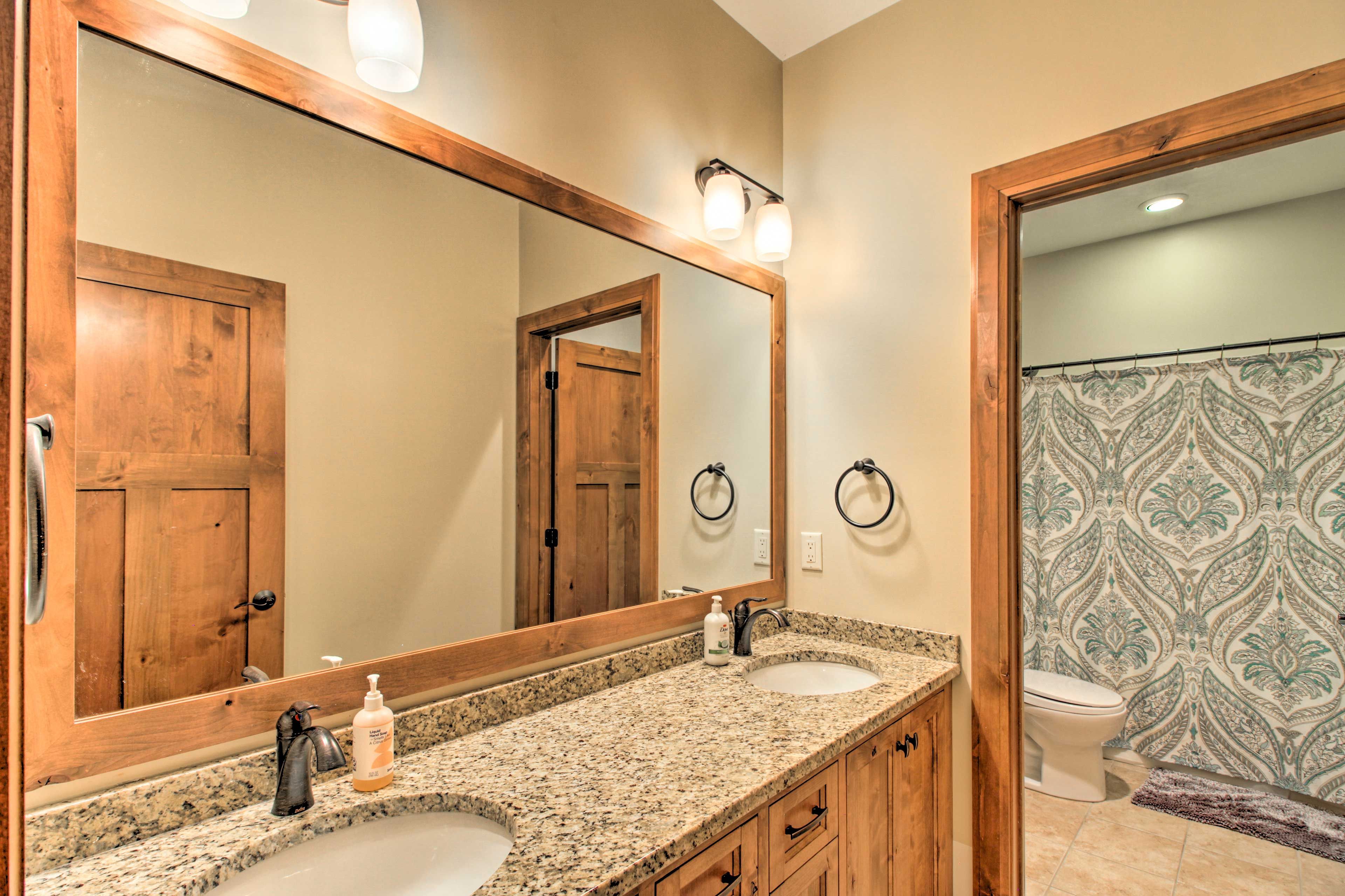 Full Bathroom | 1st Floor