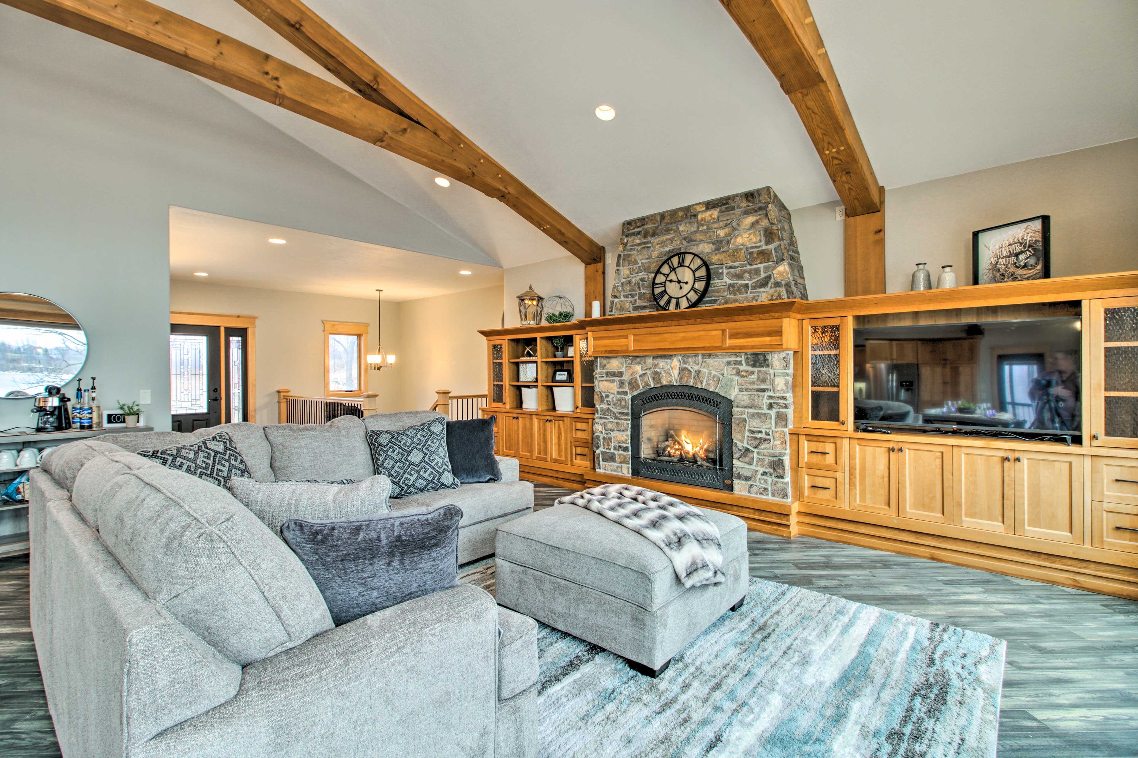 Living Room | Gas Fireplace