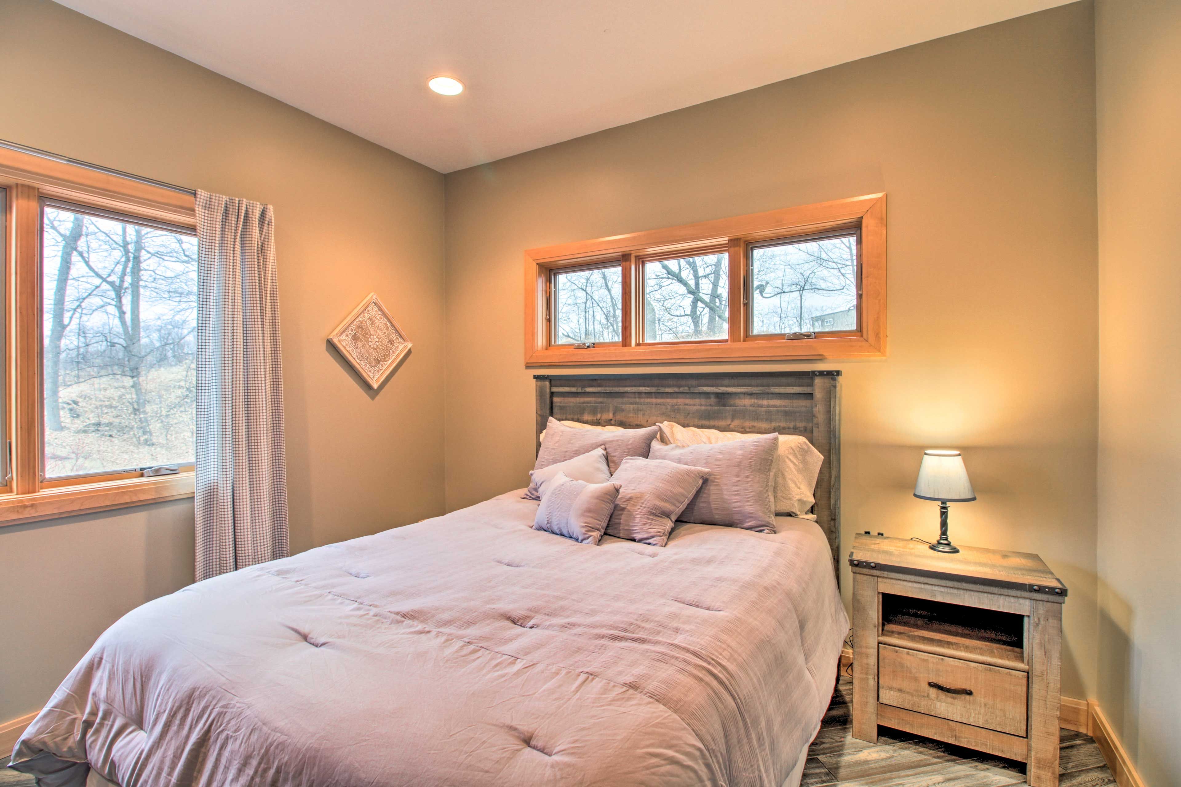 Bedroom 2 | 2nd Floor | Queen Bed