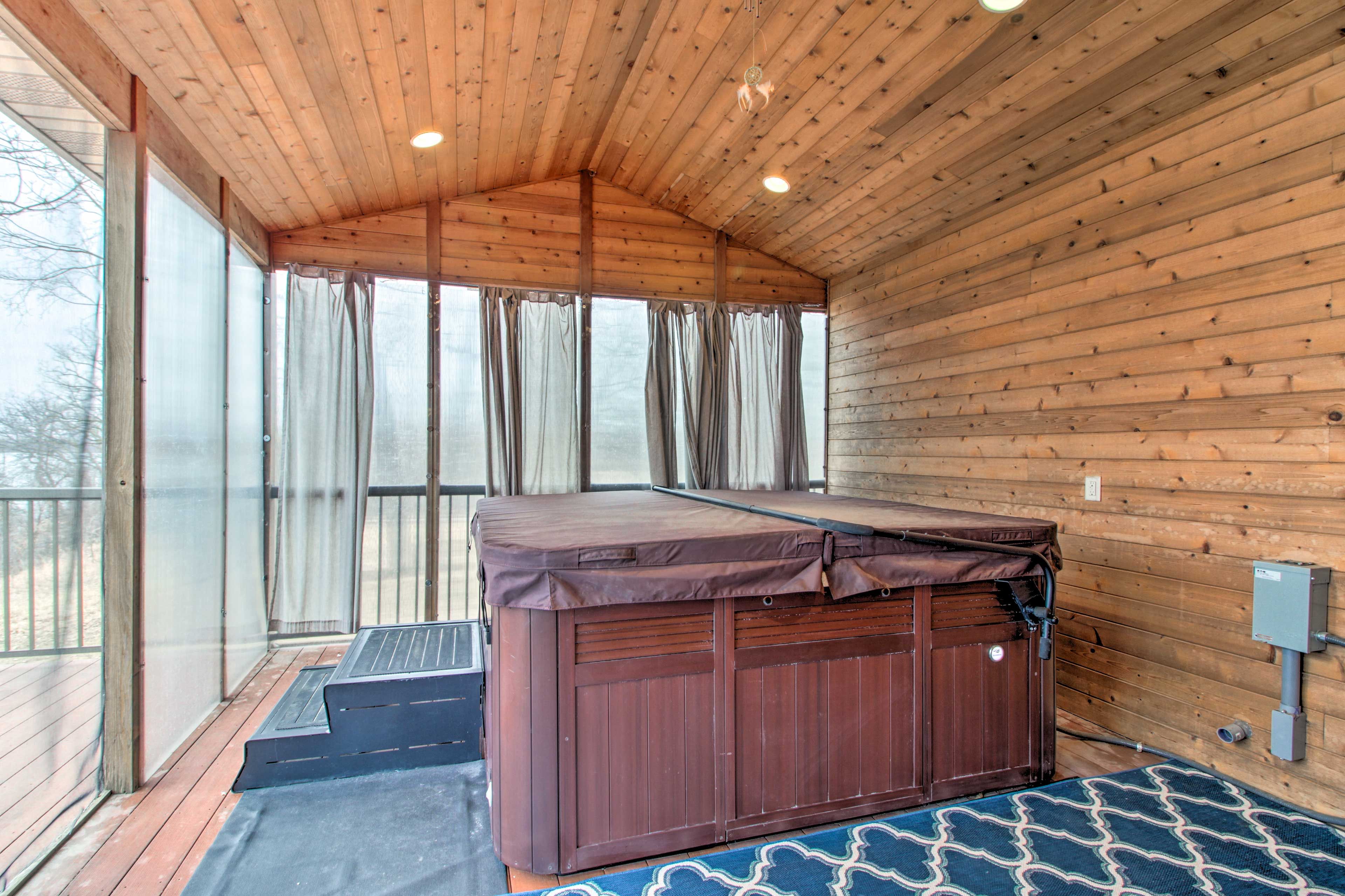 Hot Tub | 2nd Floor