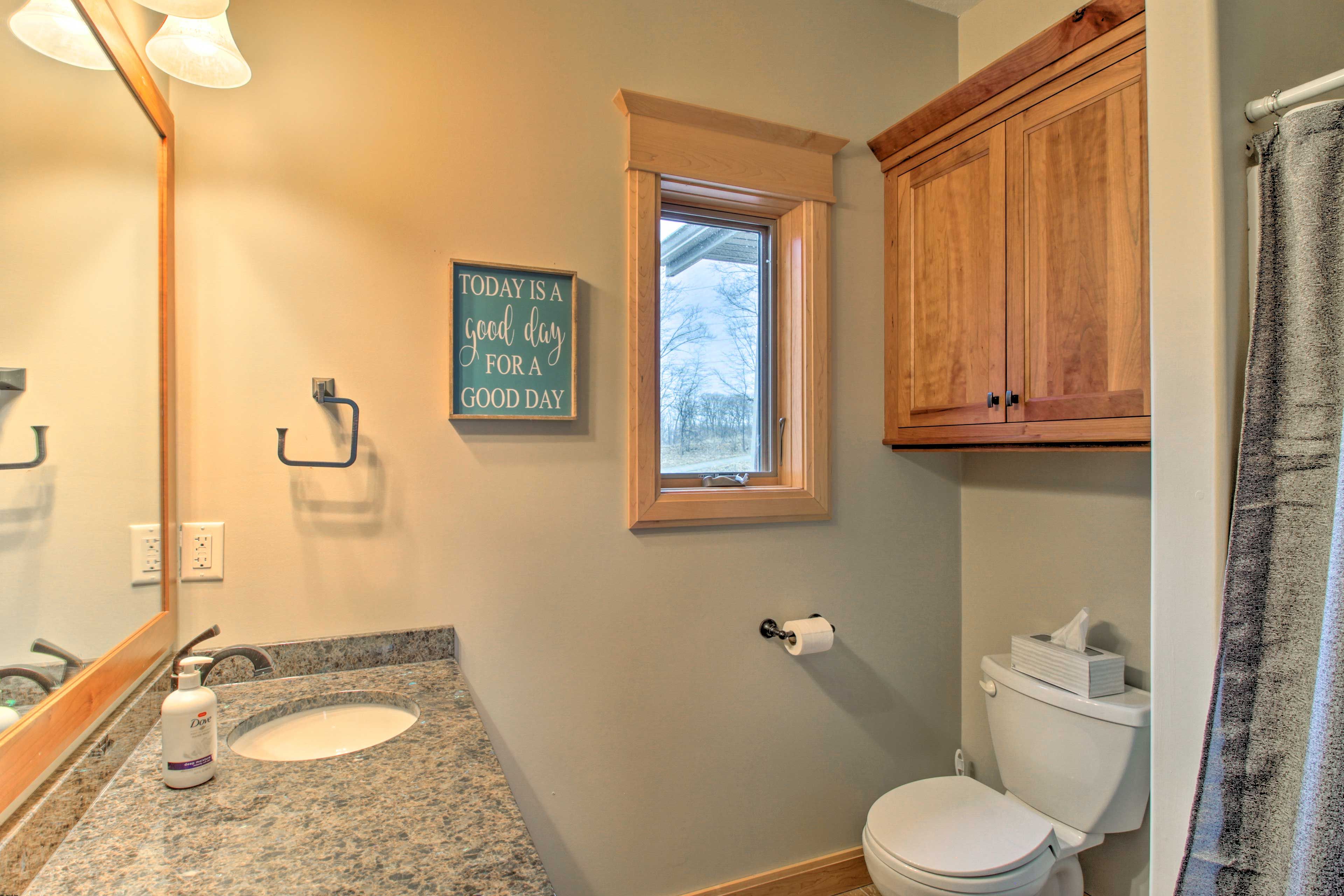 Full Bathroom | 2nd Floor
