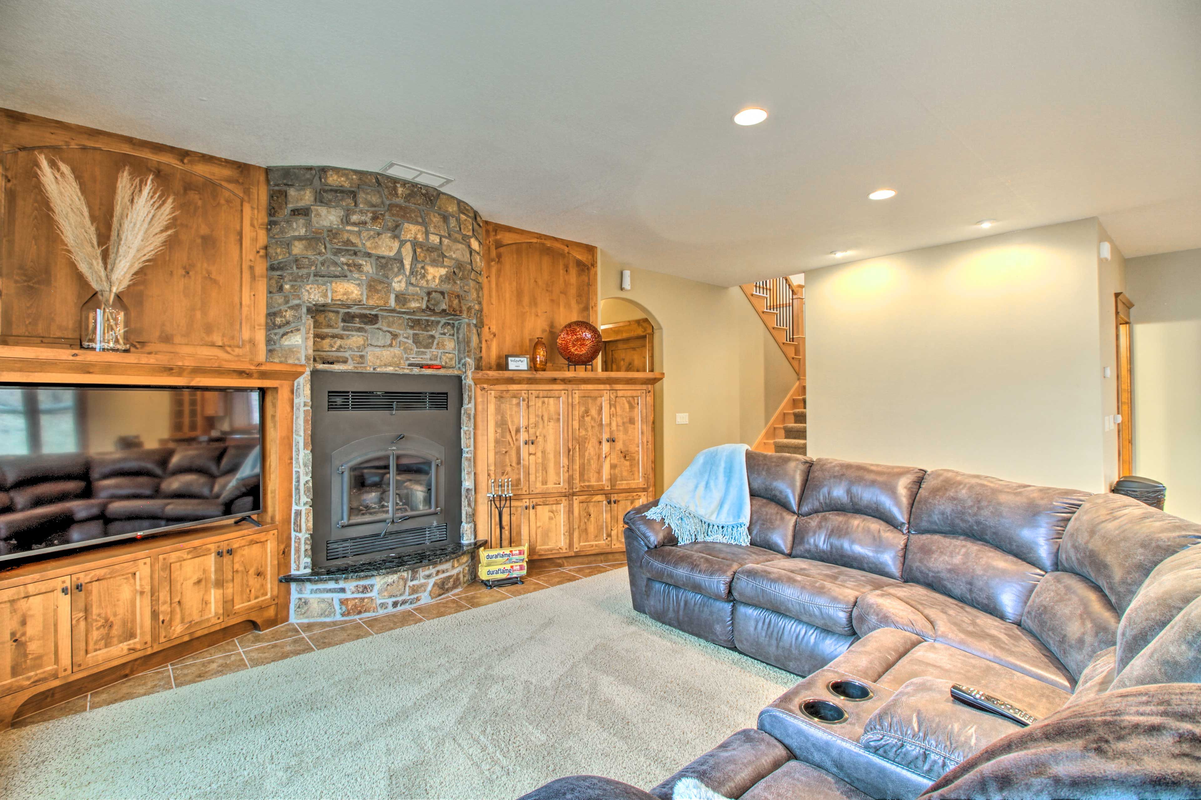 Downstairs Living Area | Cable/Satellite TV
