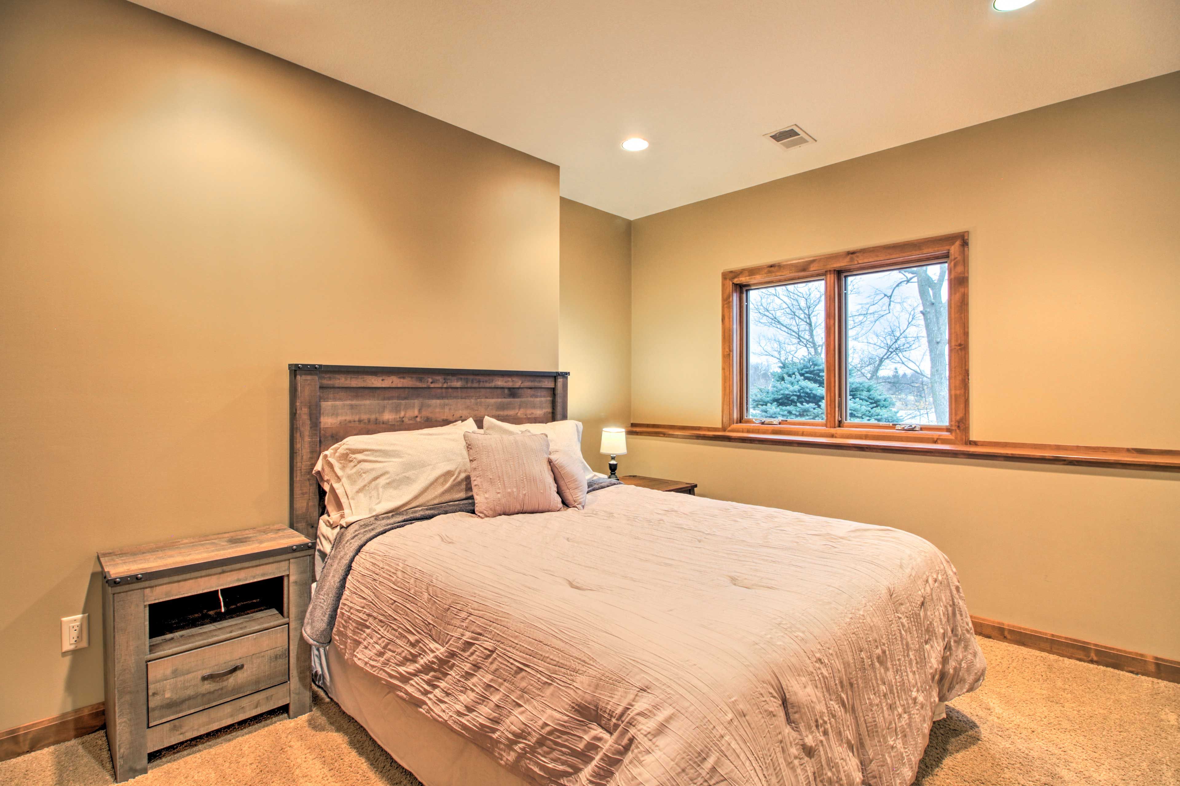Bedroom 4 | 1st Floor | Queen Bed
