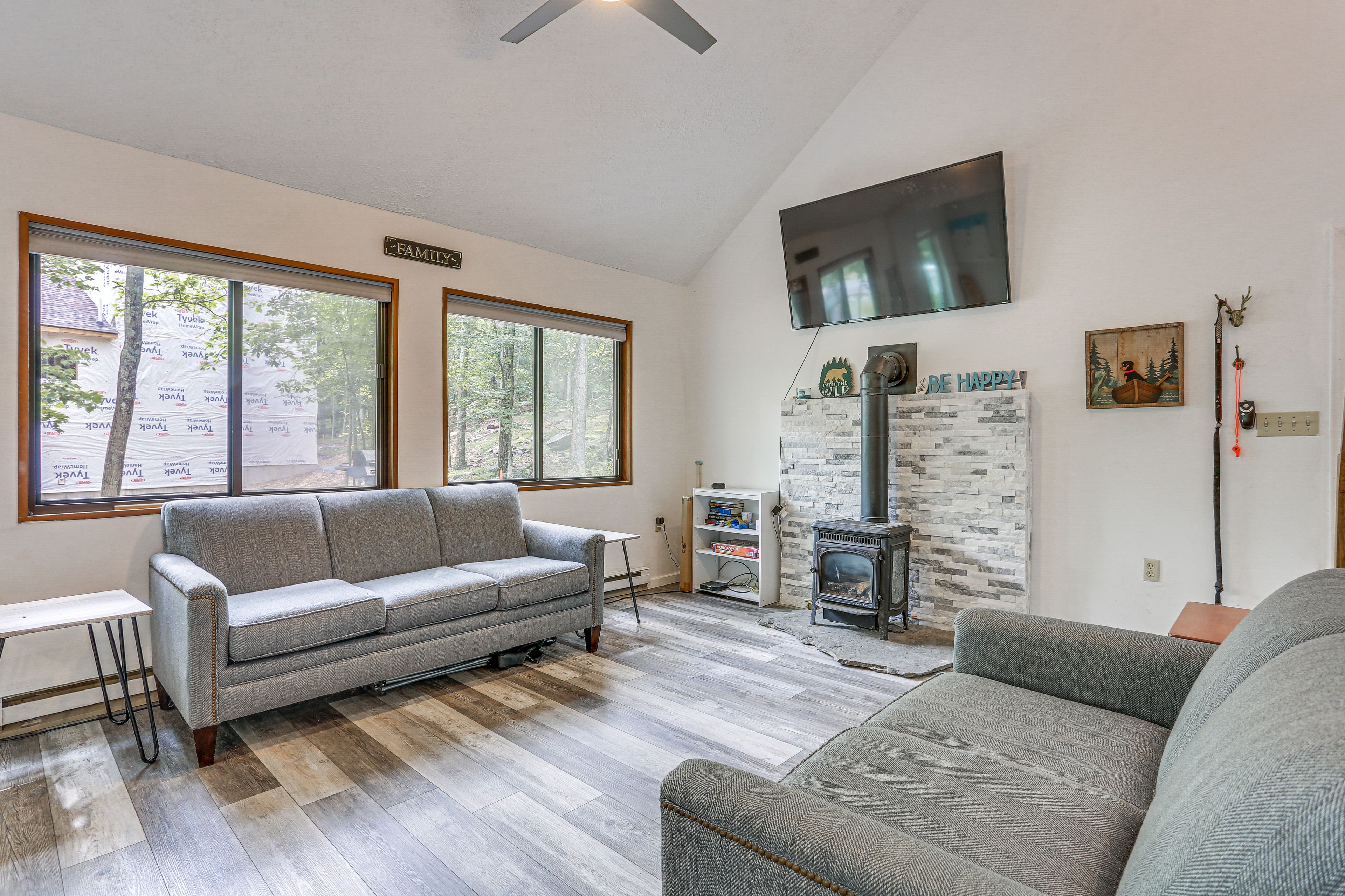 Living Room | Free WiFi | Smart TV