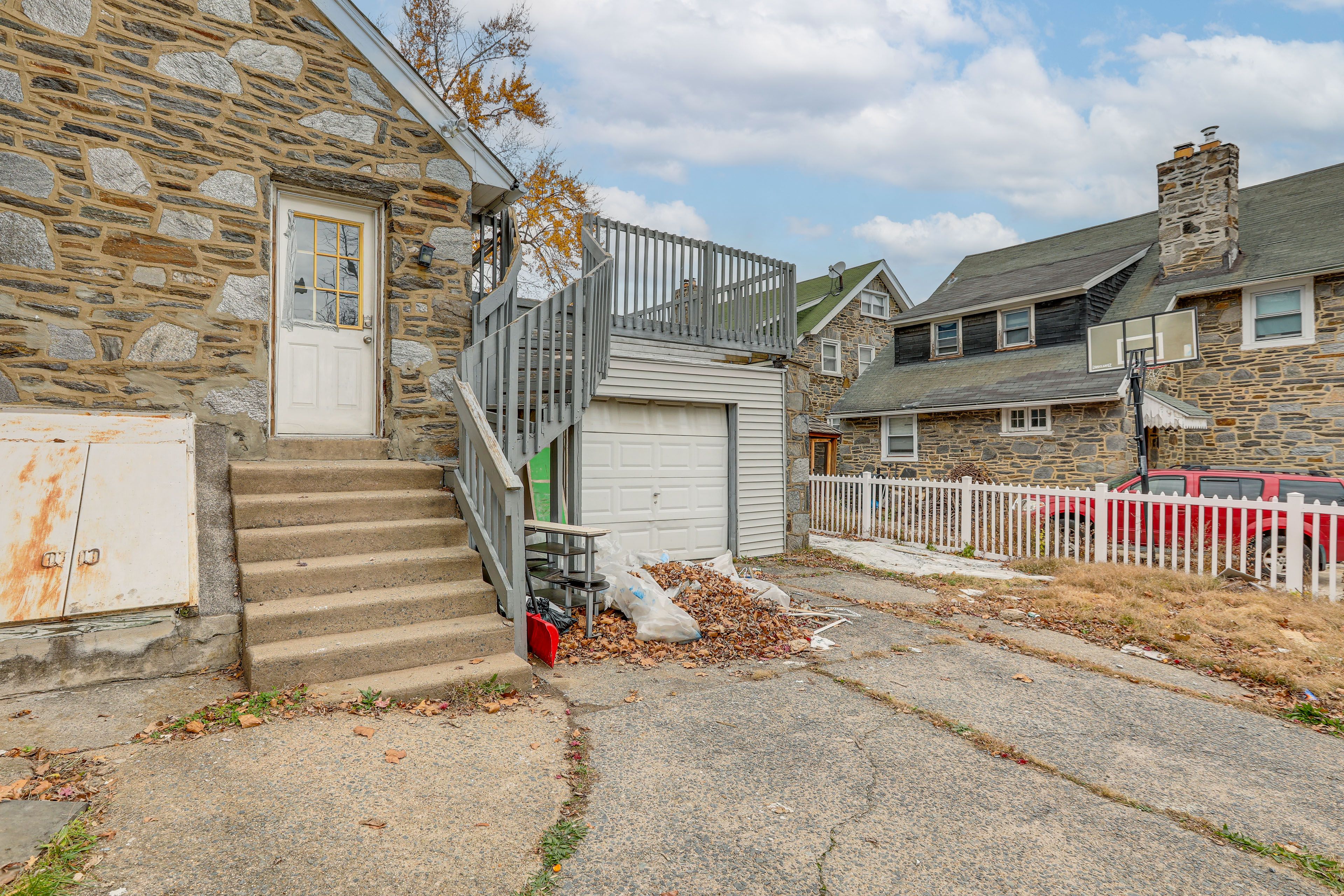 Parking | Driveway (1 Vehicle) | Free Street Parking