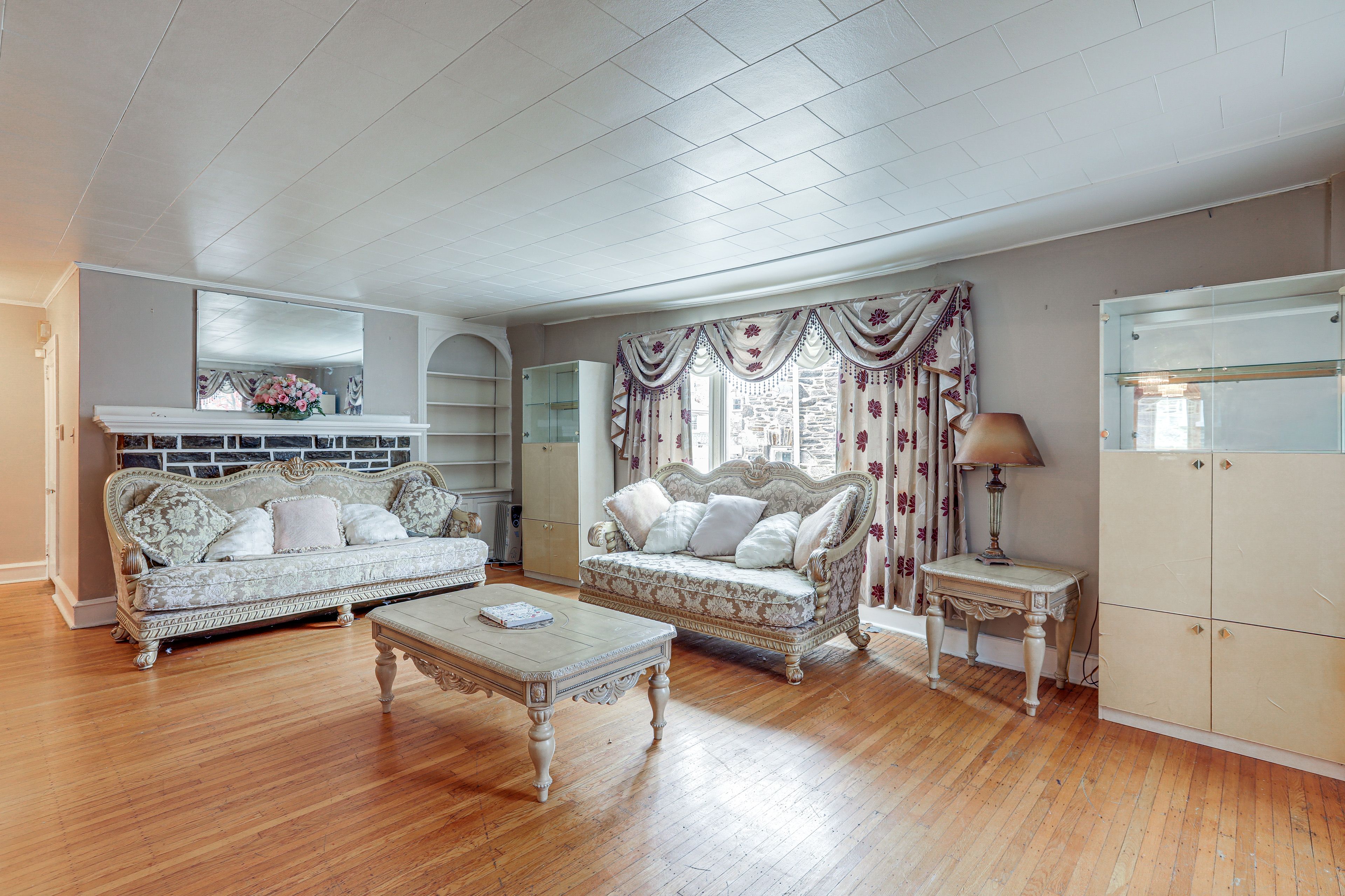 Living Room | Smart TV | 1st Floor