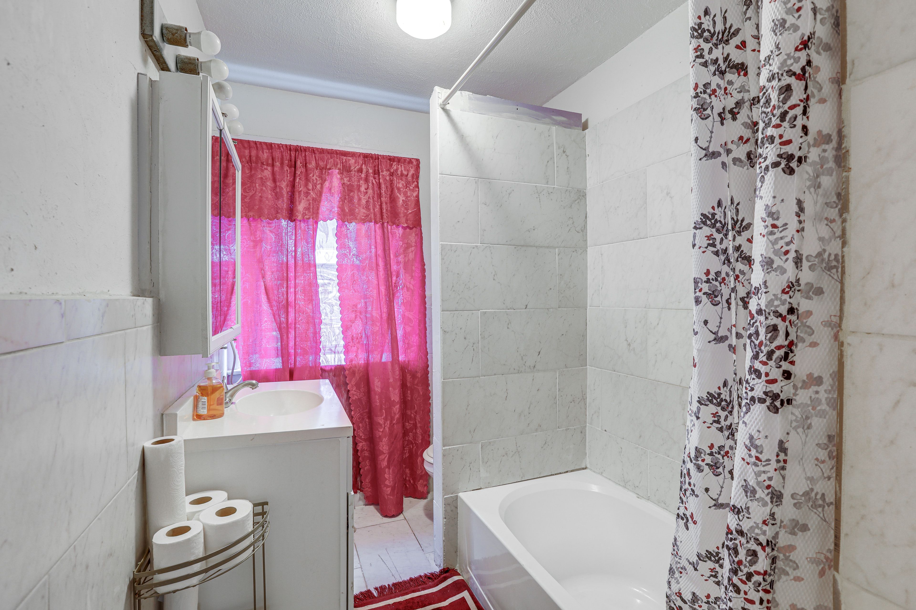 Bathroom | 1st Floor